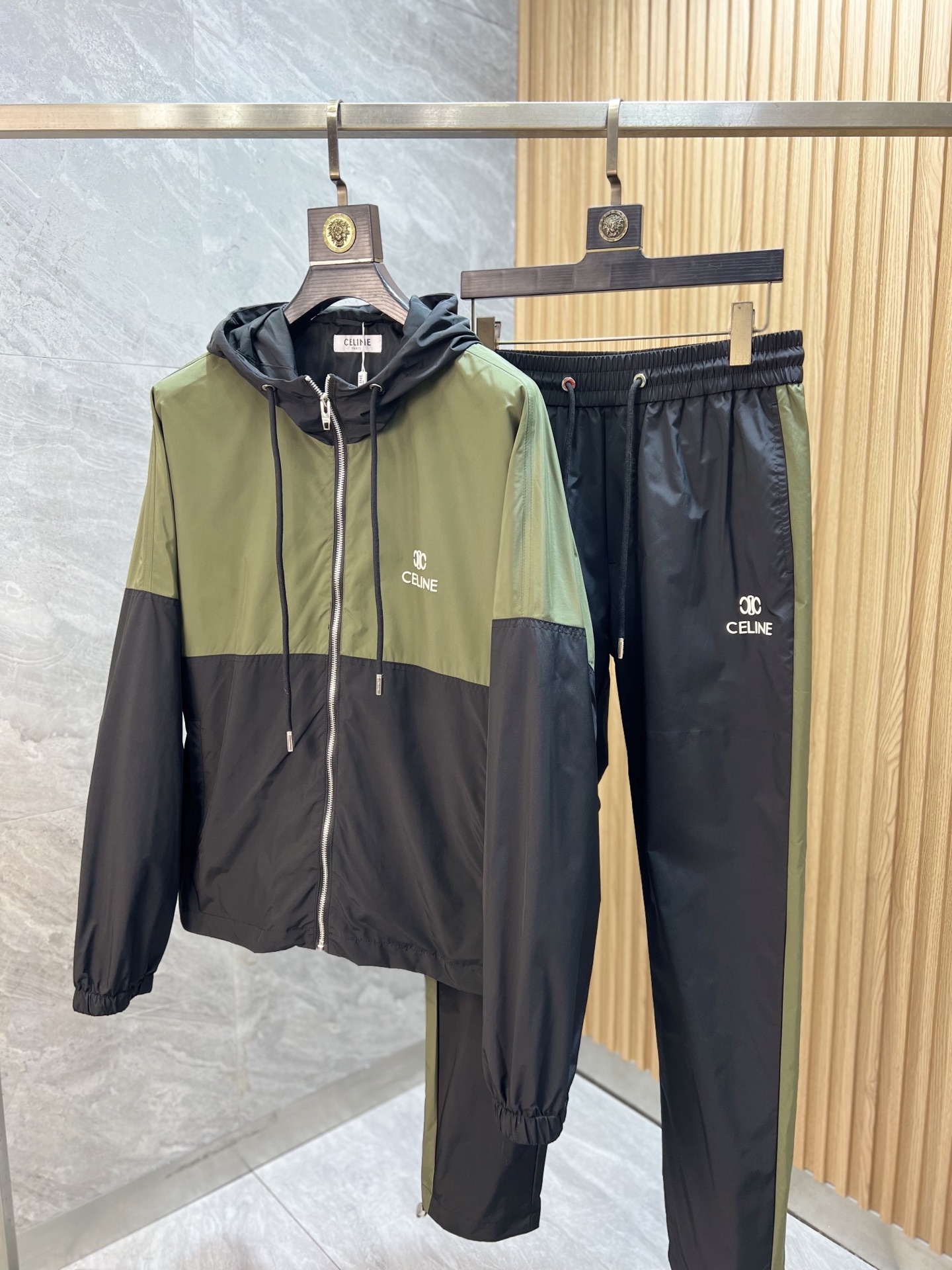 NO:654676,Charlie/Celine 2026 spring new products, complete with three standards, casual and fashionable suits, good products without too much introduction, look at the details, counter size M-XXXL 175/140 upper body recommended L,,celine,alexander wang19860909Charlie/赛琳 2026开春新品 三标齐全 休闲时尚套装 好货不用过多介绍 看细节 专柜码数M-XXXL 175/140上身建议L,,celine,alexander wang,Men's clothing