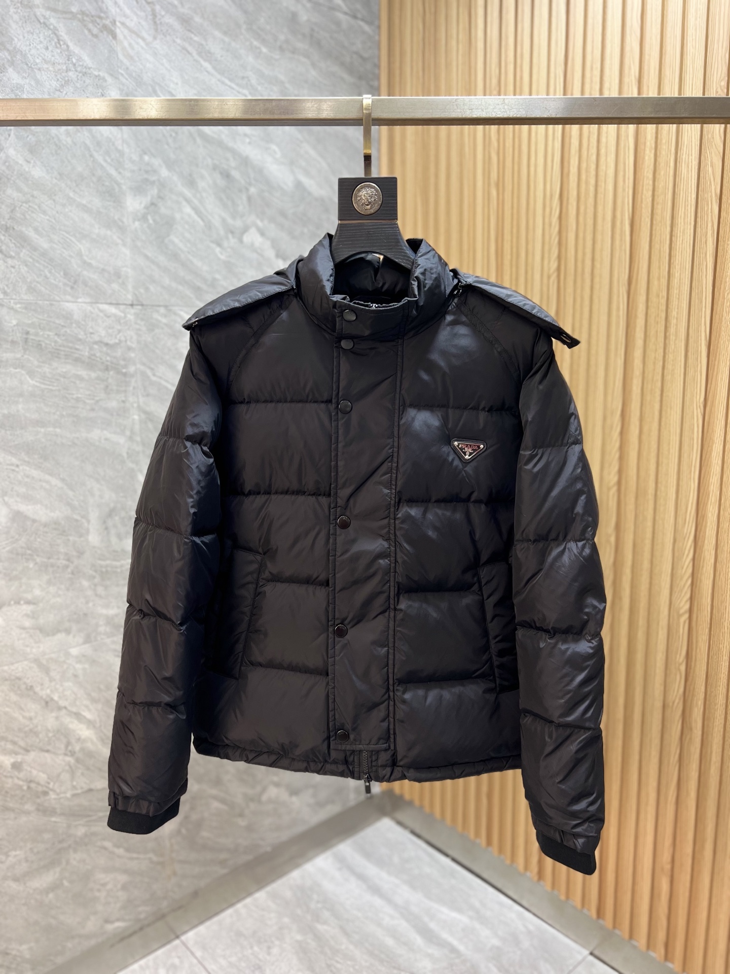 NO:654689,Prada/Prada 2025 autumn and winter new products, complete with three standards, full and plump 90 white goose down jacket, good products without too much introduction, look at the details, counter size M-XXL 175/140 recommended M,, prada, prada, down jacket, alexander wang19860909Prada/普拉达 2025年秋冬新品上新 三标齐全 充实饱满90白鹅绒 羽绒服 好货不用过多介绍 看细节 专柜码数M-XXL 175/140建议M,,prada,prada,down jacket,alexander wang,Men's clothing
