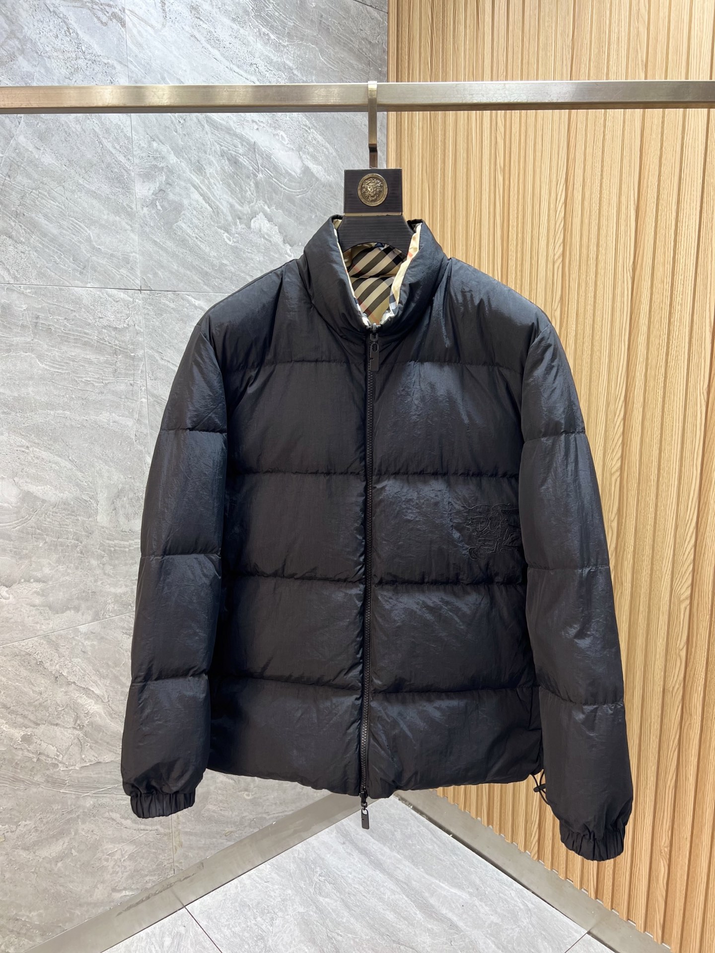 NO:654694,Burberry/Burberry 2025 new autumn and winter new products, complete with three labels, reversible, full and plump 90 white goose down down jacket, good product without too much introduction, look at the details, counter size M-XXL 175/140 recommended M,, burberry, burberry, down jacket, alexander wang19860909Burberry/巴宝莉 2025年秋冬新品上新 三标齐全 双面穿 充实饱满90白鹅绒 羽绒服 好货不用过多介绍 看细节 专柜码数M-XXL 175/140建议M,,burberry,burberry,down jacket,alexander wang,Men's clothing