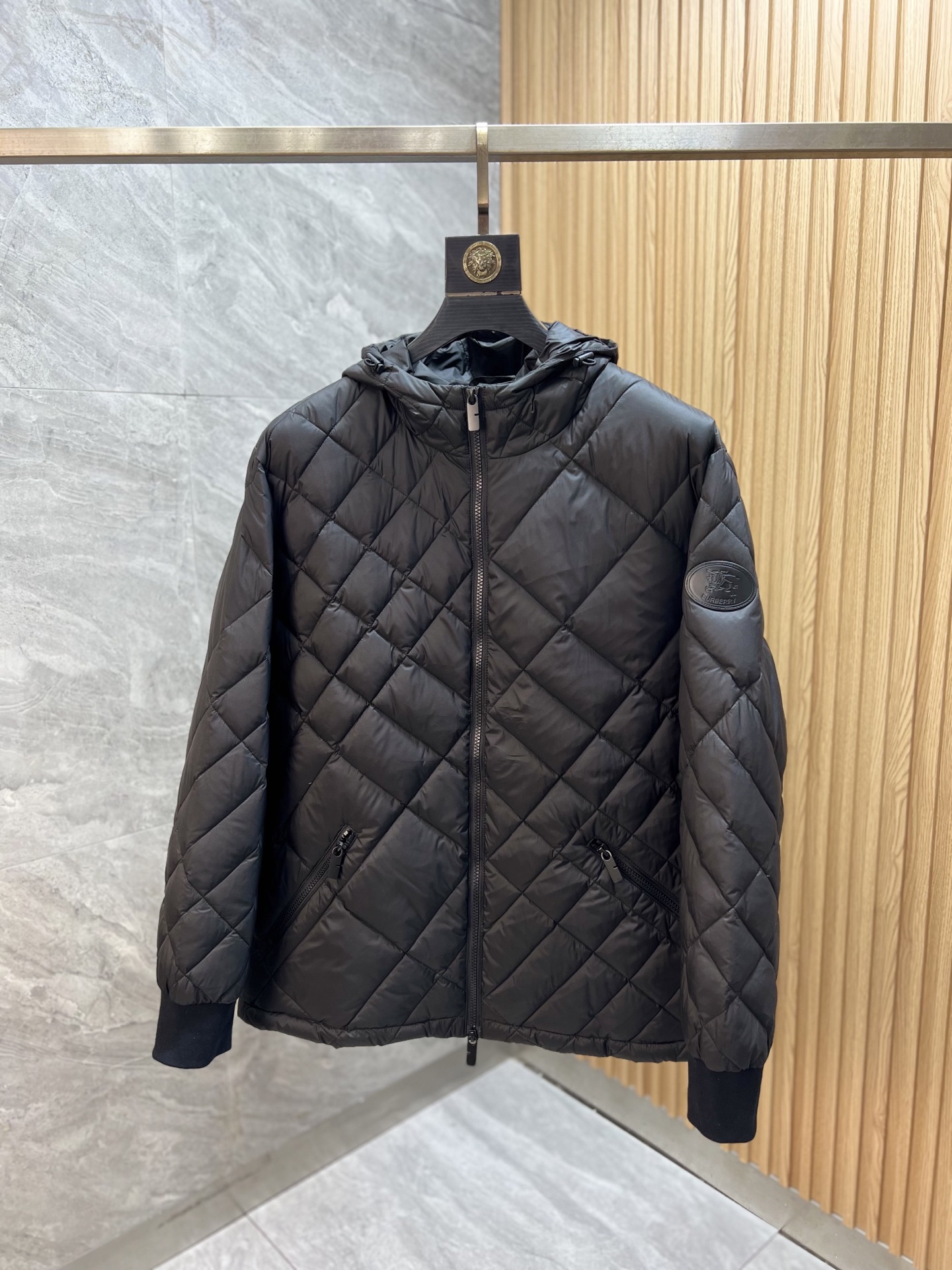 NO:654699,Burberry/Burberry 2025 autumn and winter new products, complete with three standards, full and plump 90 white goose down down jacket, good products without too much introduction, look at the details, counter size M-XXL 175/140 recommended M,, burberry, burberry, down jacket, alexander wang19860909Burberry/巴宝莉 2025年秋冬新品上新 三标齐全 充实饱满90白鹅绒 羽绒服 好货不用过多介绍 看细节 专柜码数M-XXL 175/140建议M,,burberry,burberry,down jacket,alexander wang,Men's clothing