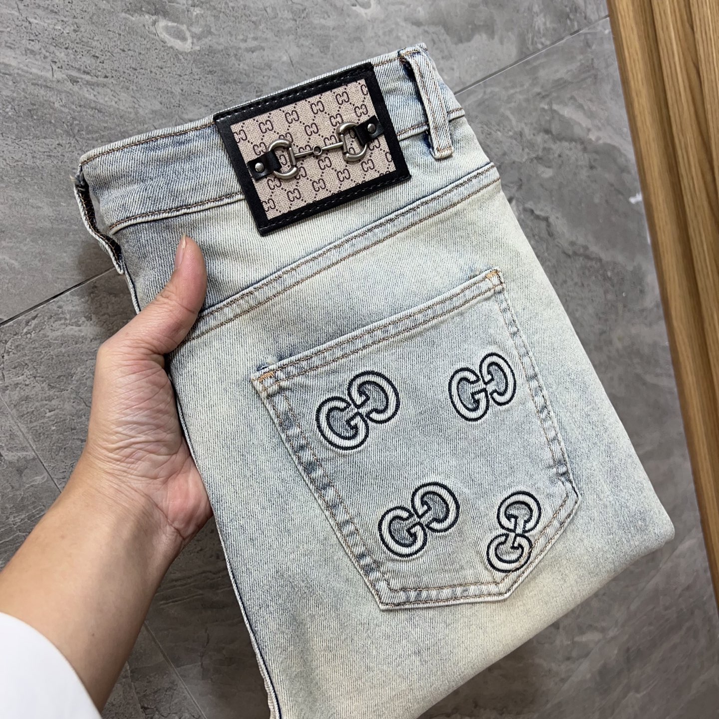NO:681880,Gucci/Gucci 2025 autumn and winter new products, complete with three labels, jeans, good products, no need to introduce too much, look at the details, counter size 29-38/140 upper body size 32,,gucci,jeans,19860909Gucci/古奇 2025秋冬新品 三标齐全 牛仔裤 好货不用过多介绍 看细节 专柜码数29-38 /140上身32码,,gucci,jeans,,Men's clothing