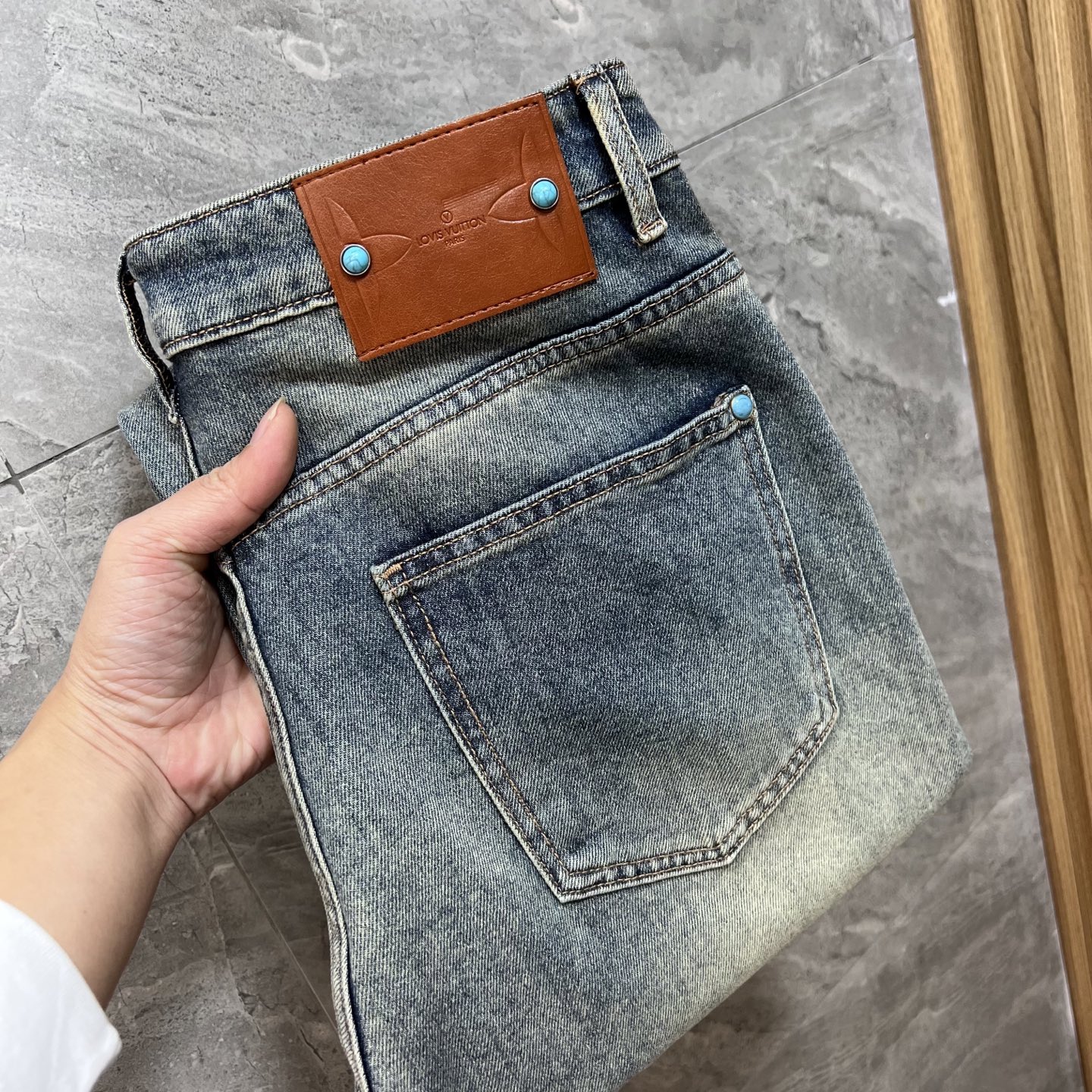 NO:681838,LV/Louis Vuitton 2025 autumn and winter new products, complete with three labels, jeans, good products, no need to introduce too much, look at the details, the counter size is 29-38/140, upper body size 32,, louis vuitton, louis vuitton, jeans,19860909LV/路易威登 2025秋冬新品 三标齐全 牛仔裤 好货不用过多介绍 看细节 专柜码数29-38 /140上身32码,,louis vuitton,louis vuitton,jeans,,Men's clothing