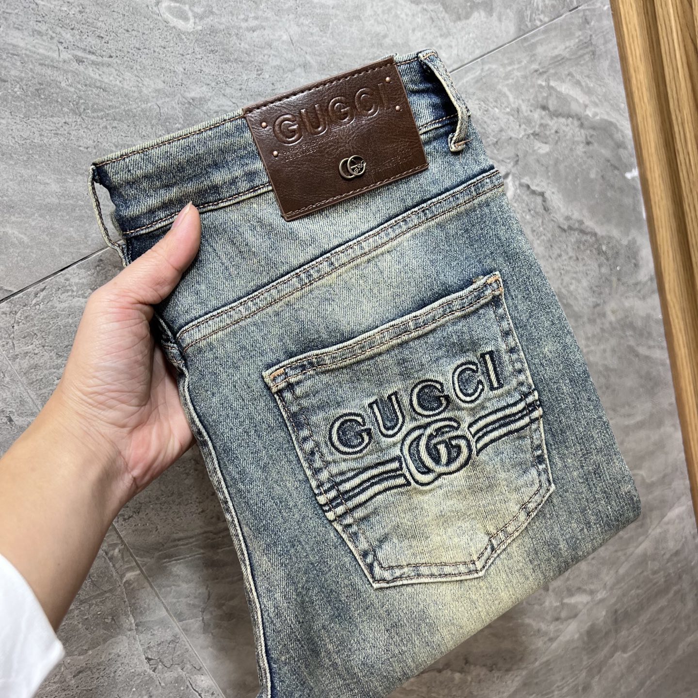 NO:681854,Gucci/Gucci 2025 autumn and winter new products, complete with three labels, jeans, good products, no need to introduce too much, look at the details, counter size 29-38/140 upper body size 32,,gucci,jeans,19860909Gucci/古奇 2025秋冬新品 三标齐全 牛仔裤 好货不用过多介绍 看细节 专柜码数29-38 /140上身32码,,gucci,jeans,,Men's clothing