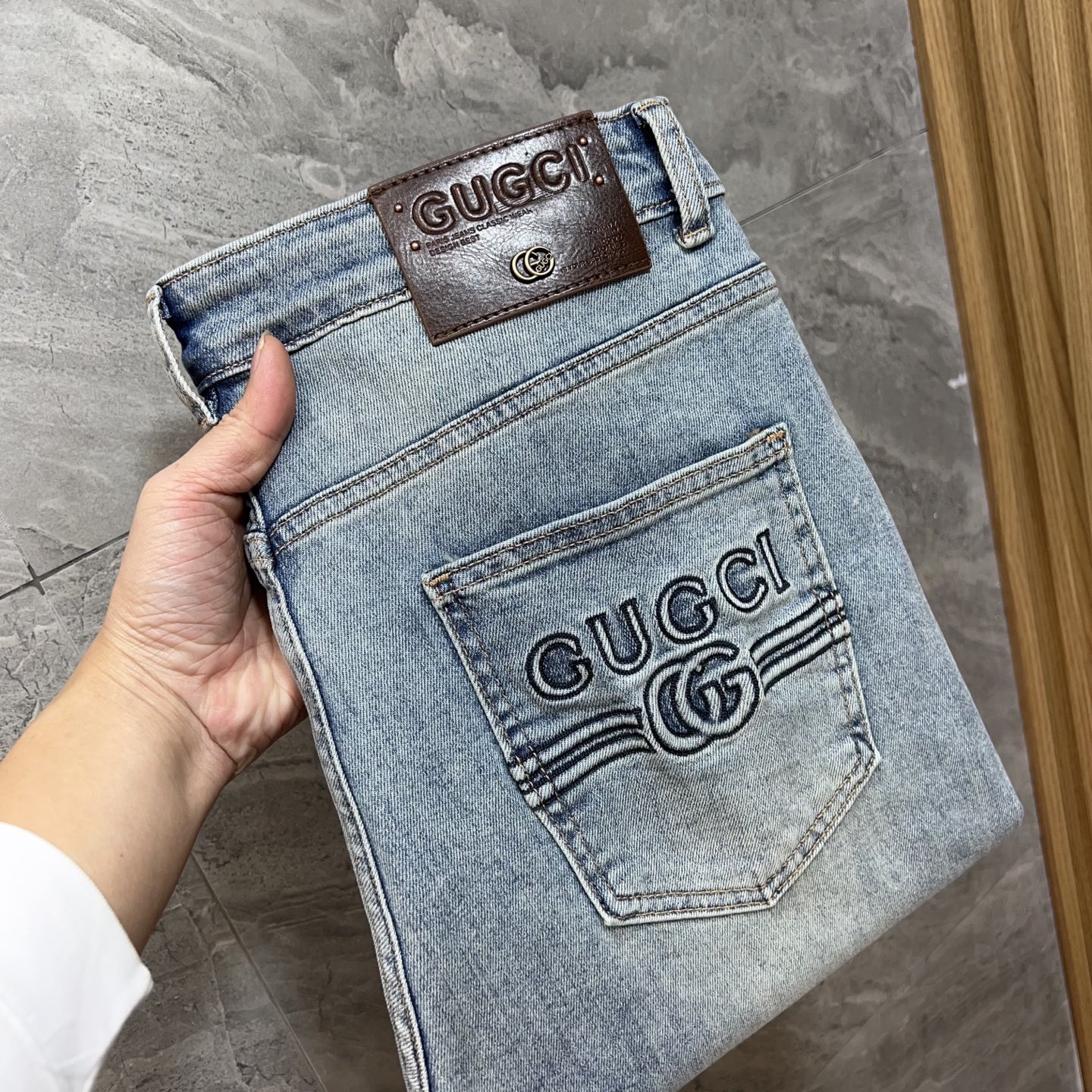 NO:681862,Gucci/Gucci 2025 autumn and winter new products, complete with three labels, jeans, good products, no need to introduce too much, look at the details, counter size 29-38/140 upper body size 32,,gucci,jeans,19860909Gucci/古奇 2025秋冬新品 三标齐全 牛仔裤 好货不用过多介绍 看细节 专柜码数29-38 /140上身32码,,gucci,jeans,,Men's clothing