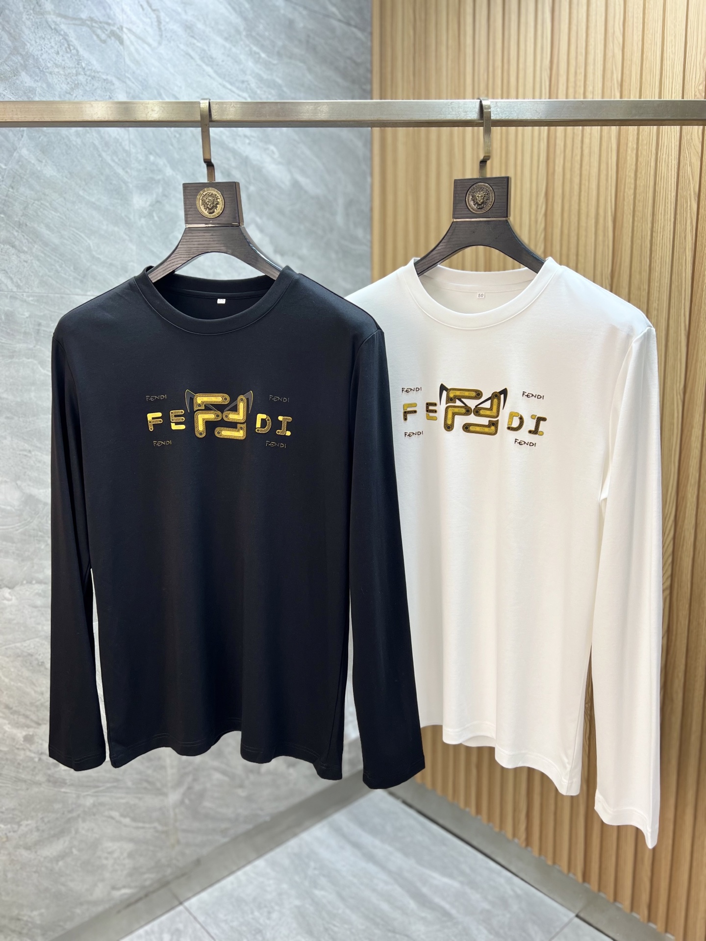 NO:690862,Fendi/Fendi 2025 new autumn and winter new products, complete with three labels, round neck long-sleeved bottoming shirt, good product, no need to introduce too much, look at the details, counter size M-XXXL 175/140, recommended L,, fendi, fendi,19860909Fendi/芬迪 2025年秋冬新品上新 三标齐全 圆领长袖打底衫 好货不用过多介绍 看细节 专柜码数M-XXXL 175/140建议L,,fendi,fendi,,Men's clothing