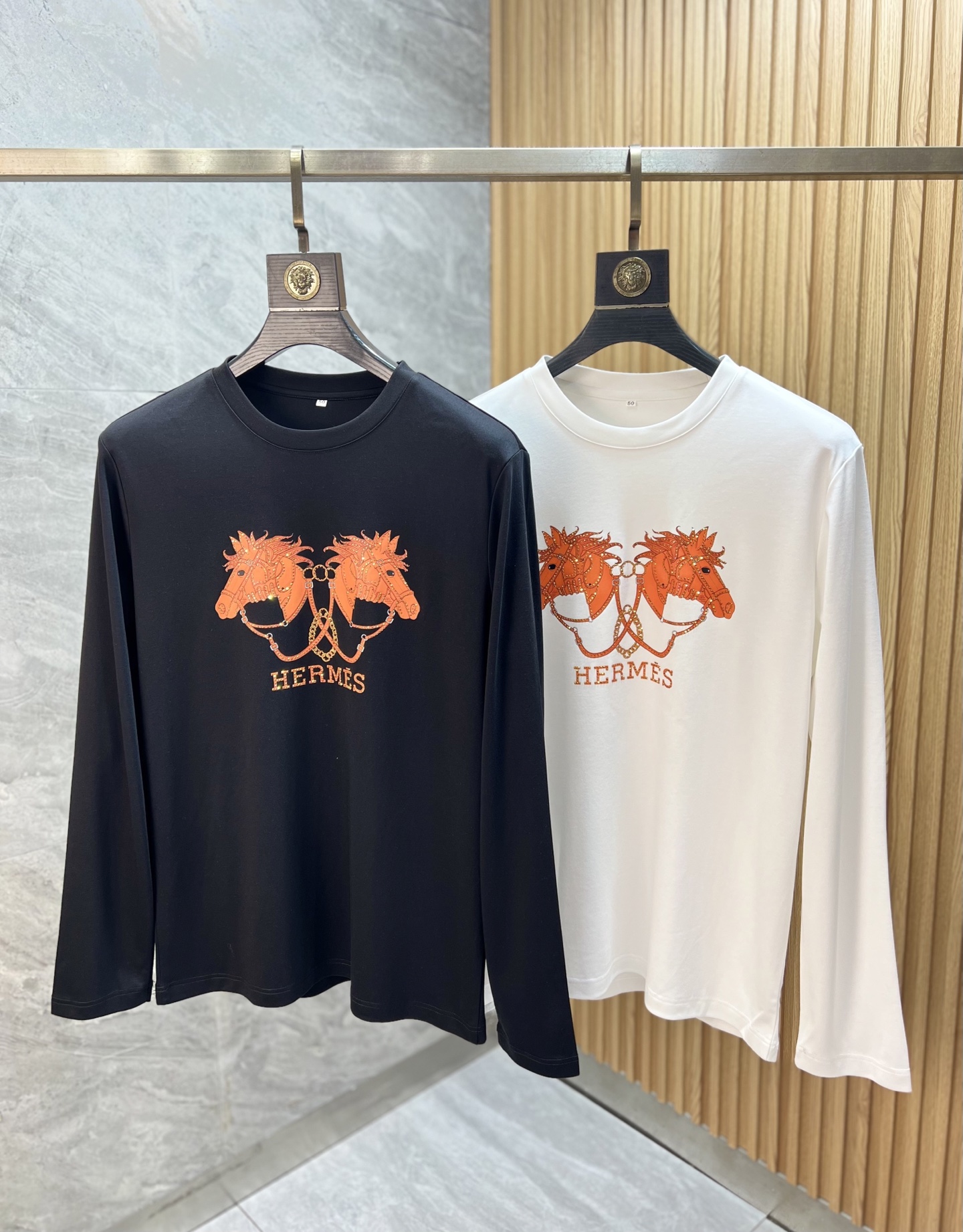 NO:690866,Hermes/Hermès 2025 autumn and winter new products, complete with three labels, round neck long-sleeved bottoming shirt, good product, no need to introduce too much, look at the details, counter size M-XXXL 175/140, recommended L,, hermes, hermes,19860909Hermes/爱马仕 2025年秋冬新品上新 三标齐全 圆领长袖打底衫 好货不用过多介绍 看细节 专柜码数M-XXXL 175/140建议L,,hermes,hermes,,Men's clothing