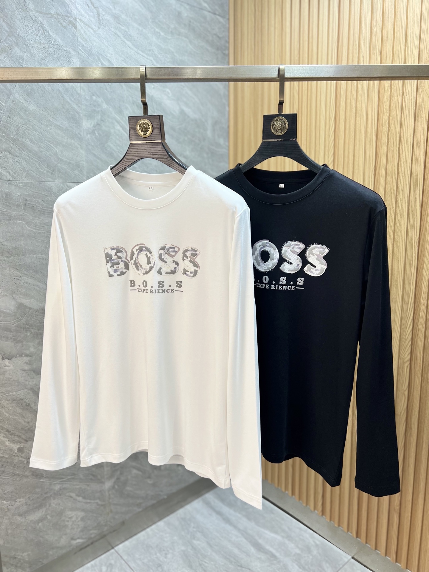 NO:690869,Boss has new products for autumn and winter 2025. It has all three standards. Round neck long-sleeved bottoming shirt. Good product. No need to introduce too much. Look at the details. Counter size M-XXXL 175/140 recommended L,,19860909Boss 2025年秋冬新品上新 三标齐全 圆领长袖打底衫 好货不用过多介绍 看细节 专柜码数M-XXXL 175/140建议L,,,Men's clothing