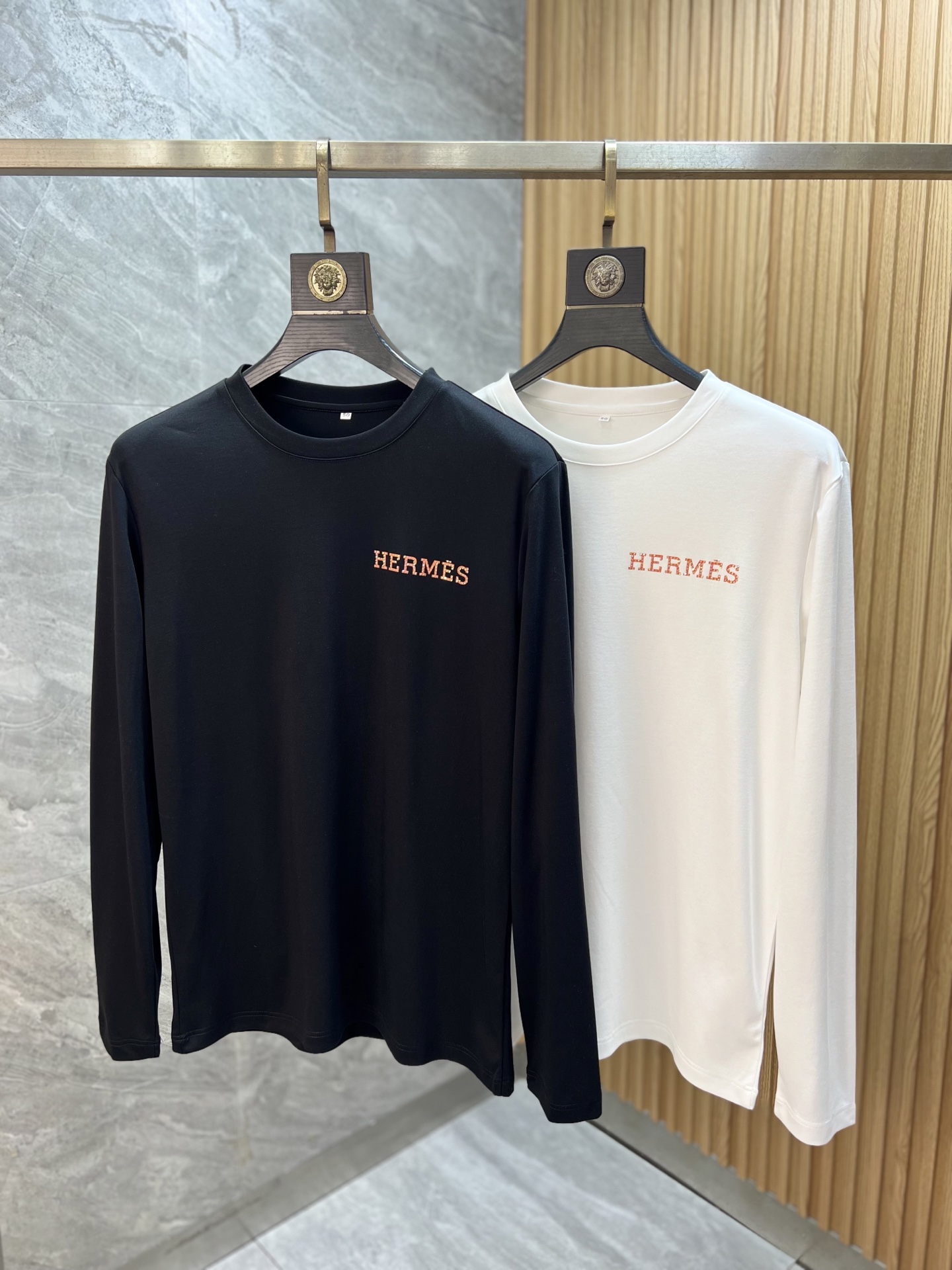 NO:690876,Hermes/Hermès 2025 autumn and winter new products, complete with three labels, round neck long-sleeved bottoming shirt, good product, no need to introduce too much, look at the details, counter size M-XXXL 175/140, recommended L,, hermes, hermes,19860909Hermes/爱马仕 2025年秋冬新品上新 三标齐全 圆领长袖打底衫 好货不用过多介绍 看细节 专柜码数M-XXXL 175/140建议L,,hermes,hermes,,Men's clothing
