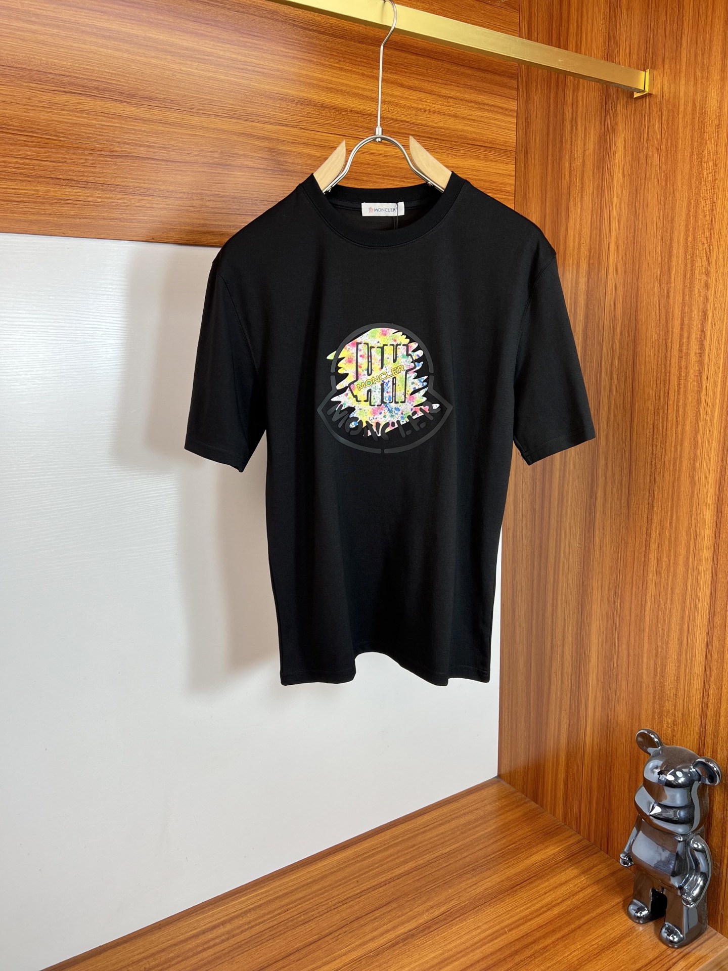 NO:760133,Moncler/Mongolian 2026 spring and summer new products, complete with three labels, mercerized cotton round neck short-sleeved T-shirt, good product does not need to be introduced too much, look at the details, counter size M-XXXL / recommended L,, Moncler, T-shirt, tees, t-shirt,19860909Moncler/蒙口 2026年春夏新品上新 三标齐全 丝光棉圆领短袖T恤 好货不用过多介绍 看细节 专柜码数M-XXXL /建议L,,Moncler,T-shirt,tees，t-shirt,,Men's clothing