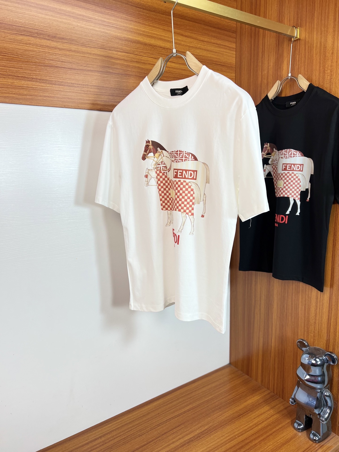 NO:703546,Fendi/Fendi 2026 spring and summer new products, complete with three labels, mercerized cotton round neck short-sleeved T-shirt, counter size M-XXXL 175/140, recommended L,, fendi, fendi, T-shirt, tees, t-shirt,19860909Fendi/芬迪 2026年春夏新品上新 三标齐全 丝光棉圆领短袖T恤 专柜码数M-XXXL 175/140建议L,,fendi,fendi,T-shirt,tees，t-shirt,,Men's clothing