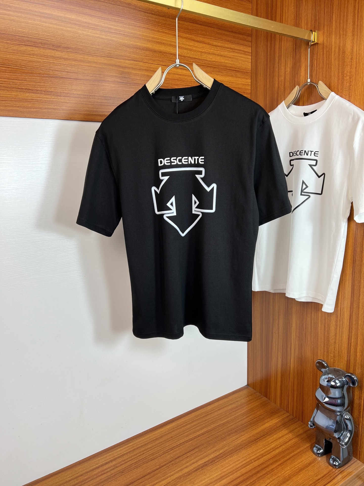 NO:703551,DES/Descente 2026 spring and summer new products, complete with three labels, mercerized cotton round neck short-sleeved T-shirt, counter size M-XXXL 175/140, recommended L,, T-shirt, tees, t-shirt,19860909DES/迪桑特 2026年春夏新品上新 三标齐全 丝光棉圆领短袖T恤 专柜码数M-XXXL 175/140建议L,,T-shirt,tees，t-shirt,,Men's clothing