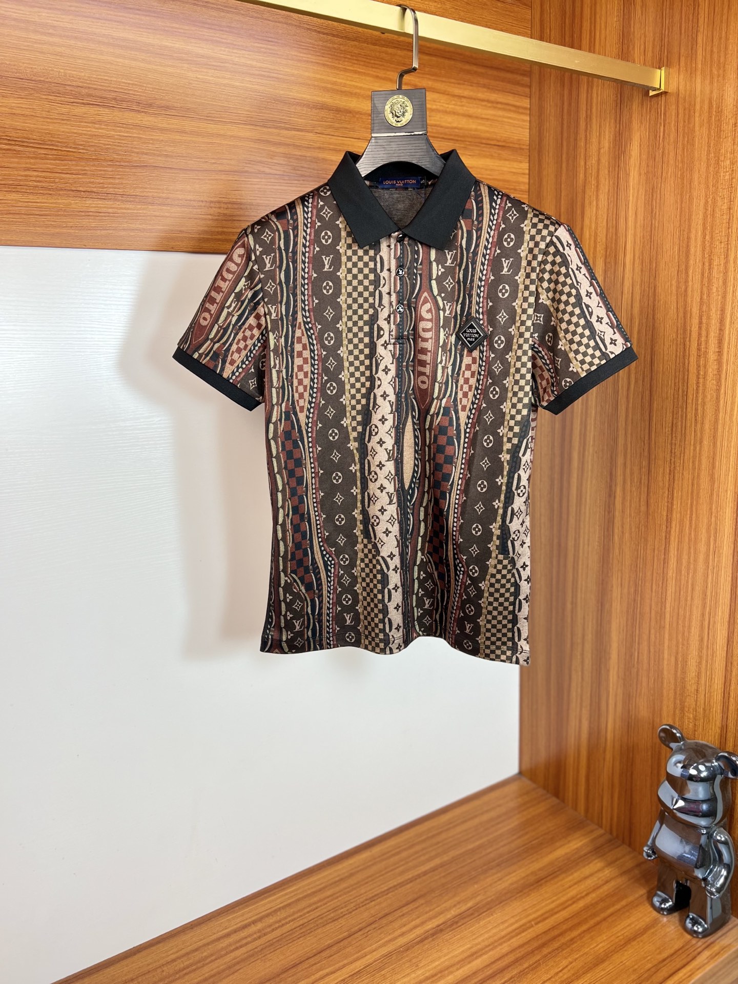 NO:757242,LV/Louis Vuitton 2026 spring and summer new products, complete with three labels, lapel short-sleeved POLO shirt, good product without too much introduction, look at the details, counter size M-XXXL / recommended L,, louis vuitton, louis vuitton, T-shirt,19860909LV/路易威登 2026年春夏新品上新 三标齐全 翻领短袖POLO衫 好货不用过多介绍 看细节 专柜码数M-XXXL /建议L,,louis vuitton,louis vuitton,T-shirt,,Men's clothing