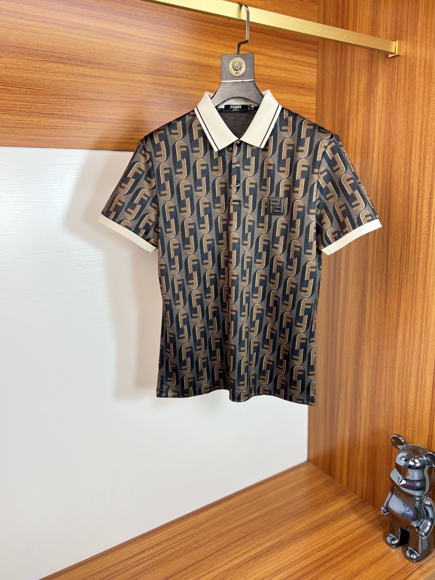 NO:757272,Fendi/Fendi 2026 spring and summer new products, complete with three labels, lapel short-sleeved POLO shirt, good product, no need to introduce too much, look at the details, counter size M-XXXL / recommended L,, fendi, fendi, T-shirt,19860909Fendi/芬迪 2026年春夏新品上新 三标齐全 翻领短袖POLO衫 好货不用过多介绍 看细节 专柜码数M-XXXL /建议L,,fendi,fendi,T-shirt,,Men's clothing