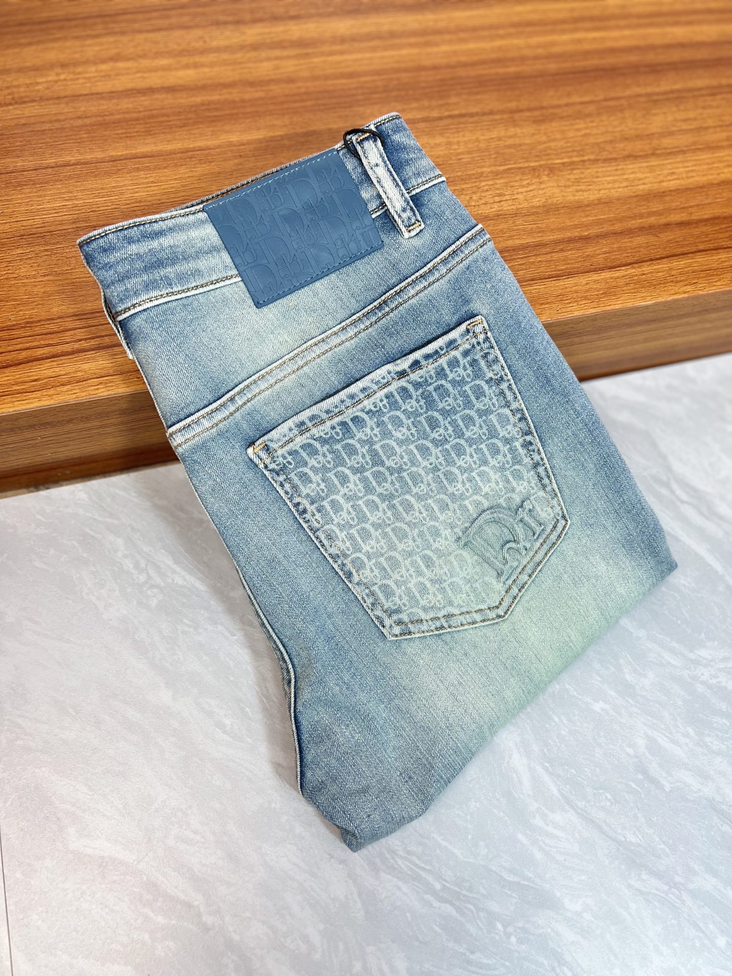 NO:917533,Dior/Dior 2026 spring and summer new products, complete with three labels, jeans, good products, no need to introduce too much, look at the details, counter size 29-38 / upper body size 32, dior, dior, jeans,19860909Dior/迪奥 2026春夏新品 三标齐全 牛仔裤 好货不用过多介绍 看细节 专柜码数29-38 /上身32码,,dior,dior,jeans,,Men's clothing