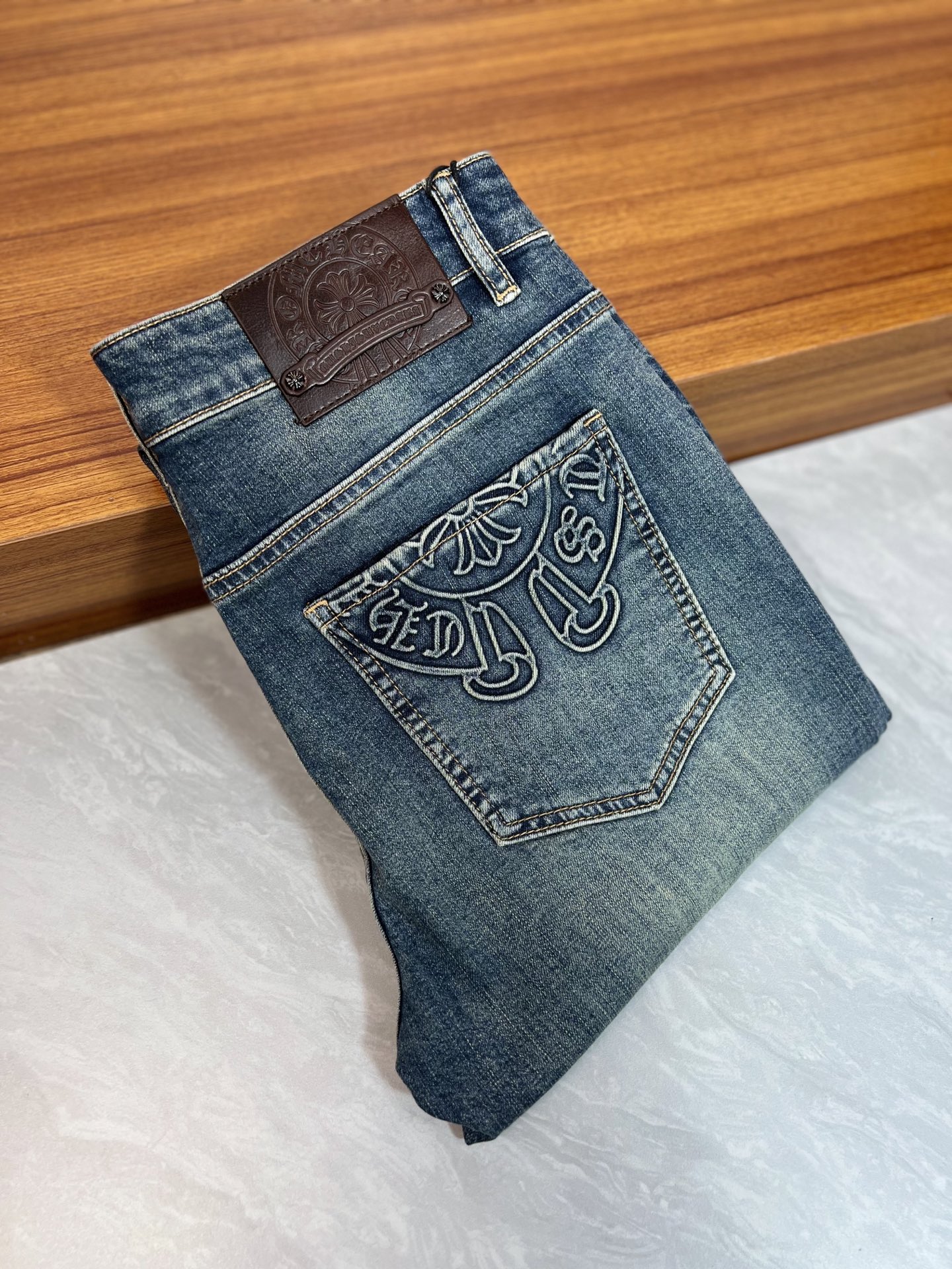 NO:917538,ch/Chrome Heart 2026 spring and summer new products, complete with three labels, jeans, good products, no need to introduce too much, look at the details, counter size 29-38 / upper body size 32,, chrome hearts, jeans,19860909ch/克罗心 2026春夏新品 三标齐全 牛仔裤 好货不用过多介绍 看细节 专柜码数29-38 /上身32码,,chrome hearts,jeans,,Men's clothing