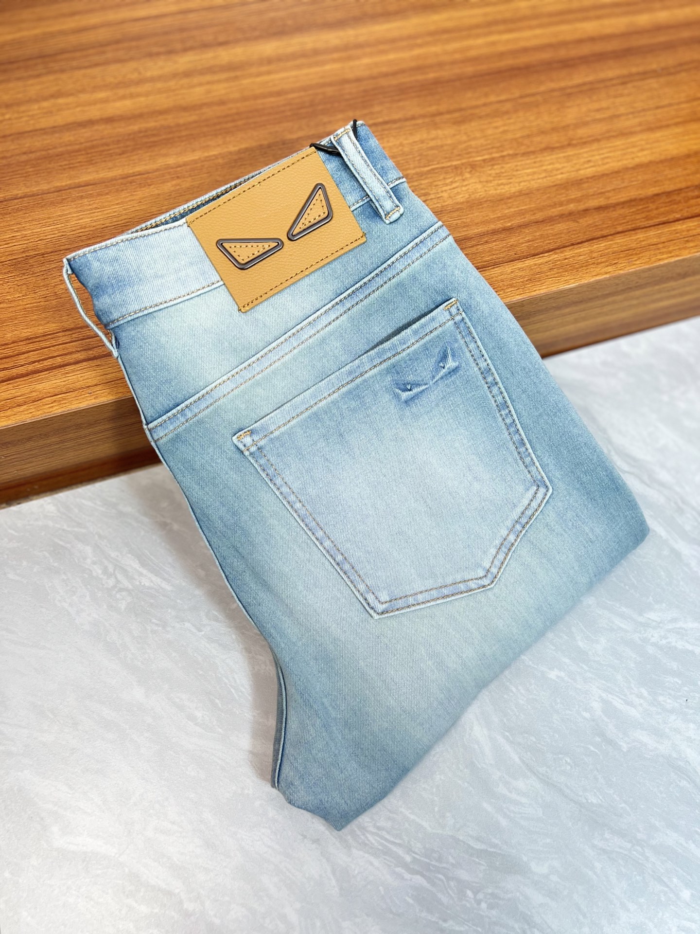 NO:917544,Fendi/Fendi 2026 spring and summer new products, complete with three labels, jeans, good products, no need to introduce too much, look at the details, counter size 29-38 / upper body size 32,,fendi,fendi,jeans,19860909Fendi/芬迪 2026春夏新品 三标齐全 牛仔裤 好货不用过多介绍 看细节 专柜码数29-38 /上身32码,,fendi,fendi,jeans,,Men's clothing