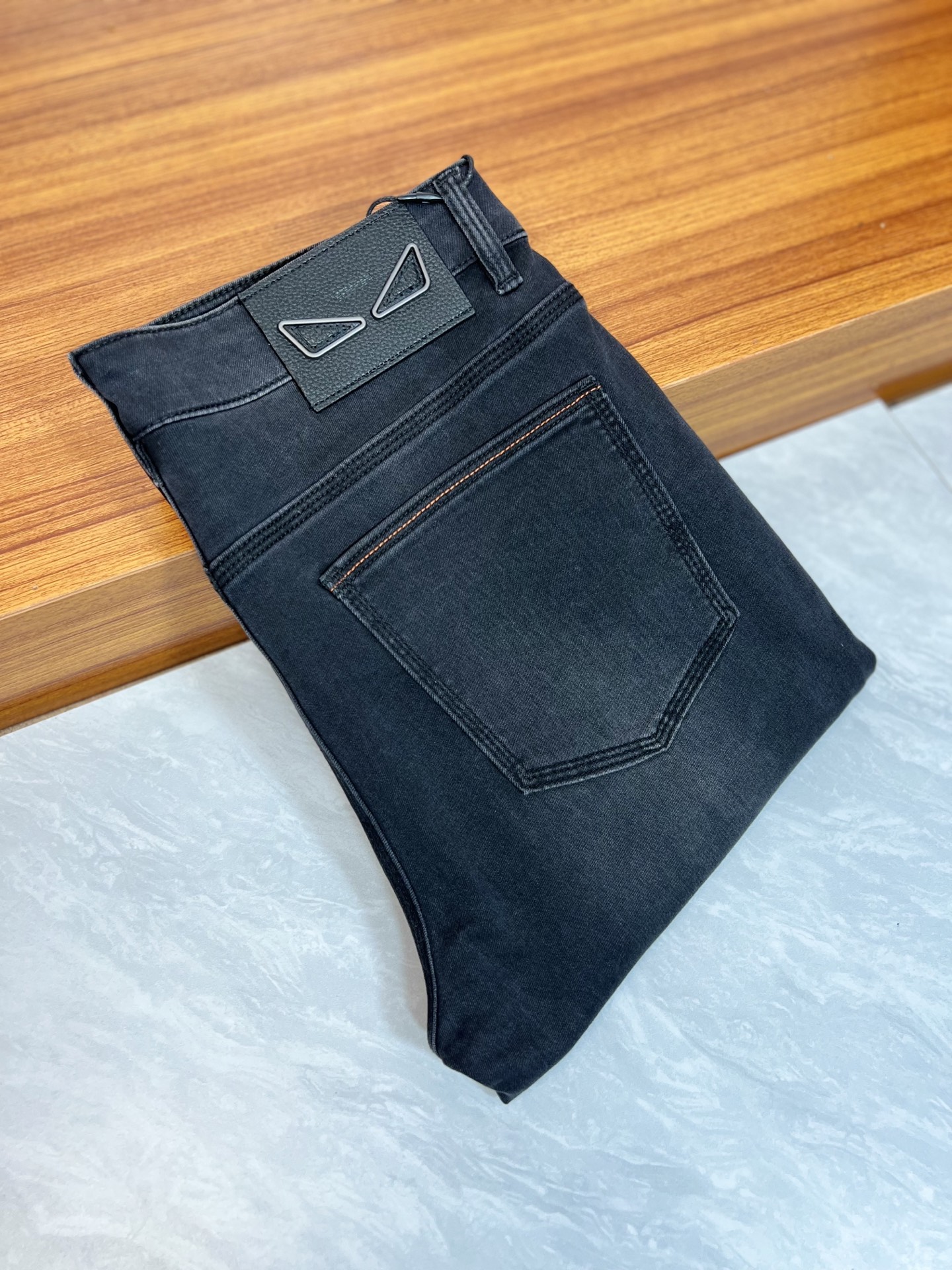 NO:917534,Fendi/Fendi 2026 spring and summer new products, complete with three labels, jeans, good products, no need to introduce too much, look at the details, counter size 29-38 / upper body size 32,,fendi,fendi,jeans,19860909Fendi/芬迪 2026春夏新品 三标齐全 牛仔裤 好货不用过多介绍 看细节 专柜码数29-38 /上身32码,,fendi,fendi,jeans,,Men's clothing