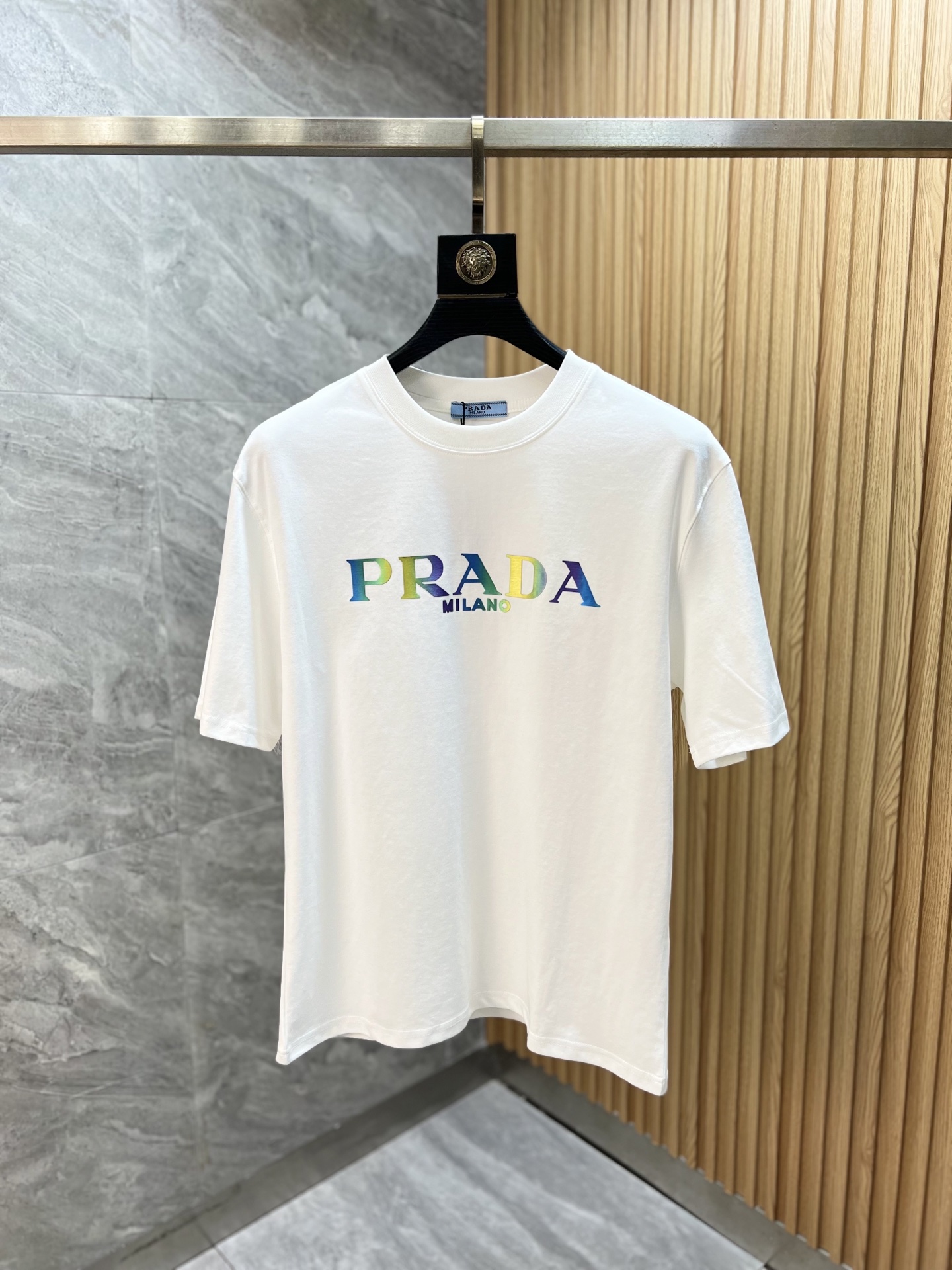 NO:759953,Prada/Prada 2026 spring and summer new products, complete with three labels, mercerized cotton round neck short-sleeved T-shirt, counter size M-XXXL / recommended L,, prada, prada, T-shirt, tees, t-shirt,19860909Prada/普拉达 2026年春夏新品上新 三标齐全 丝光棉圆领短袖T恤 专柜码数M-XXXL /建议L,,prada,prada,T-shirt,tees，t-shirt,,Men's clothing