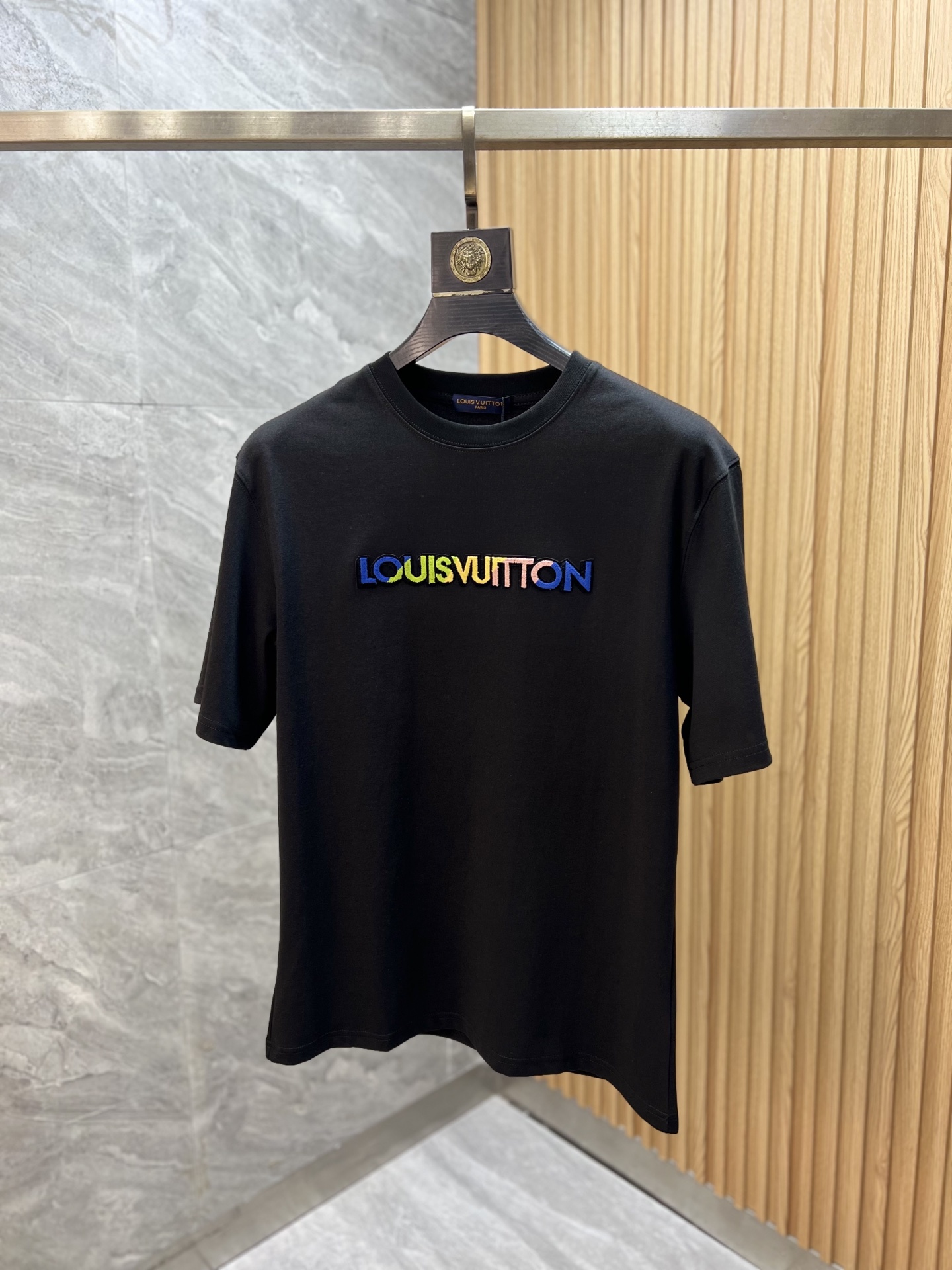 NO:760010,LV/Louis Vuitton 2026 spring and summer new products, complete with three labels, mercerized cotton round neck short-sleeved T-shirt, counter size M-XXXL / recommended L,, louis vuitton, louis vuitton, T-shirt, tees, t-shirt,19860909LV/路易威登 2026年春夏新品上新 三标齐全 丝光棉圆领短袖T恤 专柜码数M-XXXL /建议L,,louis vuitton,louis vuitton,T-shirt,tees，t-shirt,,Men's clothing