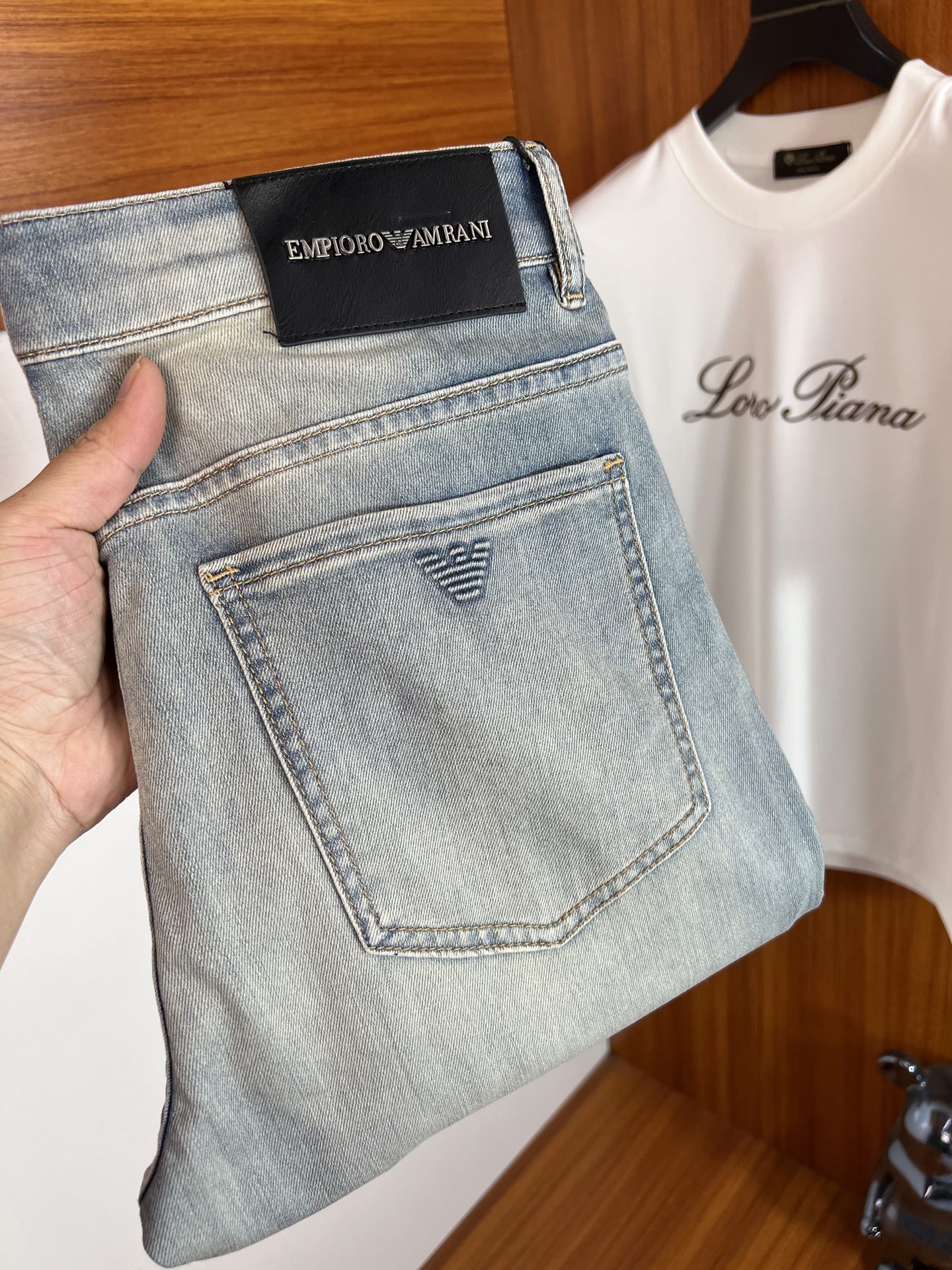 NO:760041,Armani/Armani 2026 spring and summer new products, complete with three labels, jeans, good products, no need to introduce too much, look at the details, counter size 29-38 / upper body size 32, armani, armani, jeans,19860909Armani/阿玛尼 2026春夏新品 三标齐全 牛仔裤 好货不用过多介绍 看细节 专柜码数29-38 /上身32码,,armani,armani,jeans,,Men's clothing