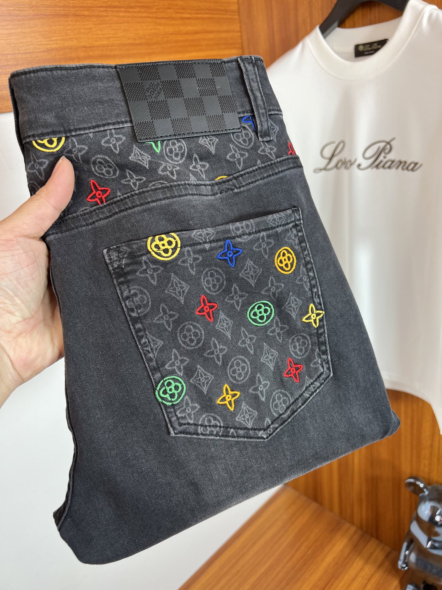 NO:760102,LV/Louis Vuitton 2026 spring and summer new products, complete with three labels, jeans, good products, no need to introduce too much, look at the details, counter size 29-38 / upper body size 32,, louis vuitton, louis vuitton, jeans,19860909LV/路易威登 2026春夏新品 三标齐全 牛仔裤 好货不用过多介绍 看细节 专柜码数29-38 /上身32码,,louis vuitton,louis vuitton,jeans,,Men's clothing