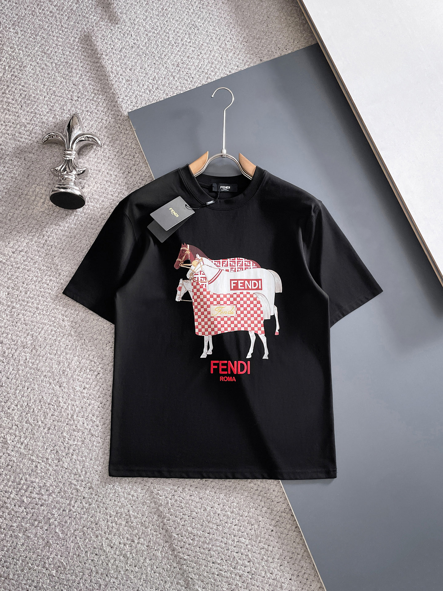 NO:746226,fendi/Fendi 2026 spring and summer new products, complete with three standards, mercerized cotton short-sleeved T-shirt, size M-XXXL 175/140, recommended L,, fendi, fendi, T-shirt, tees, t-shirt,19860909fendi/芬迪 2026春夏新品 三标齐全 丝光棉短袖T恤 码数M-XXXL 175/140建议L,,fendi,fendi,T-shirt,tees，t-shirt,,Men's clothing