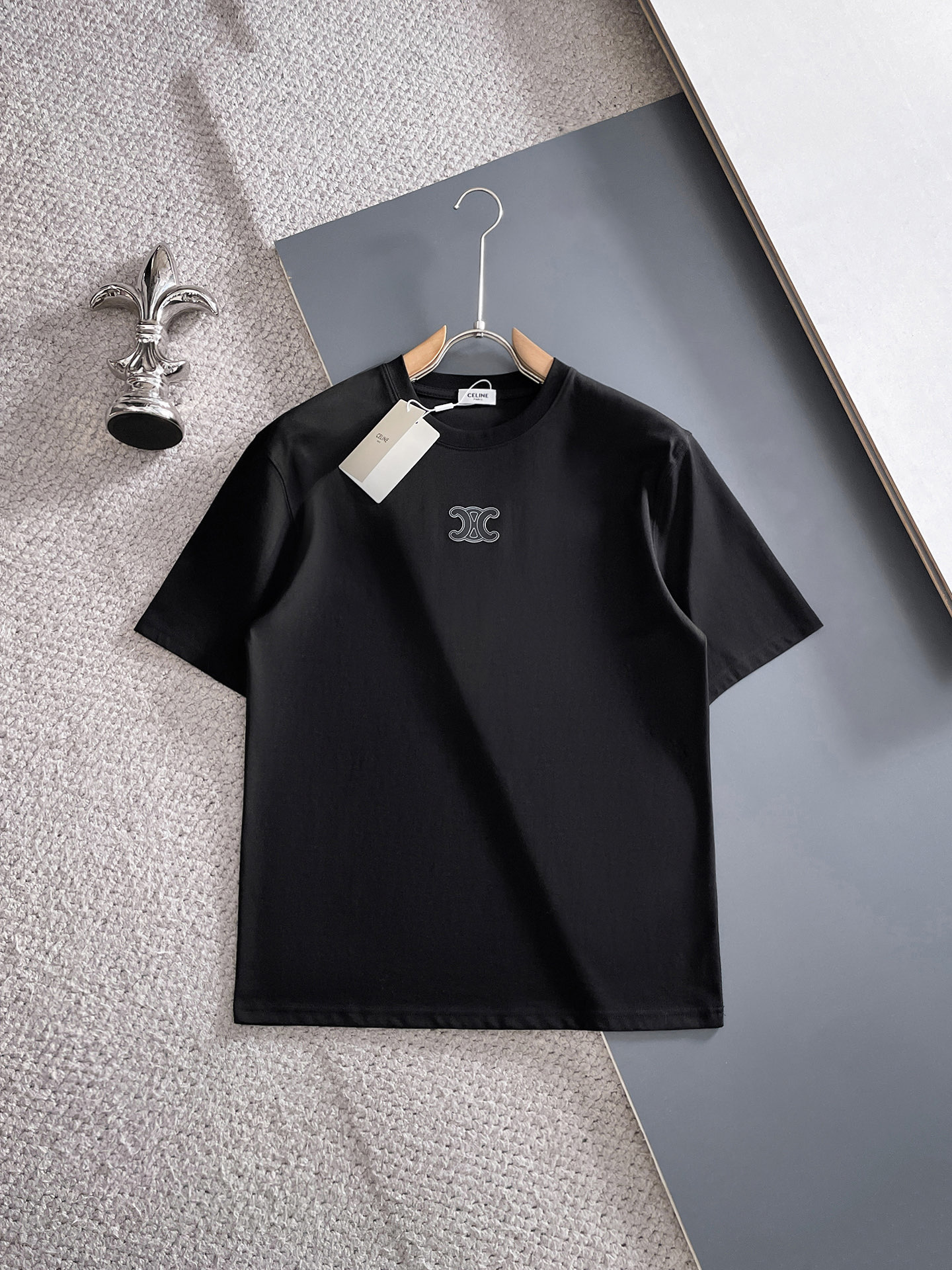 NO:933633,Celine/Celine 2026 spring and summer new products, complete with three standards, mercerized cotton round neck short-sleeved T-shirt, size M-XXXL / recommended L,,celine,celine,T-shirt,tees,t-shirt,19860909Celine/赛琳 2026年春夏新品上新 三标齐全 丝光棉圆领短袖T恤 码数 M-XXXL /建议L,,celine,celine,T-shirt,tees，t-shirt,,Men's clothing