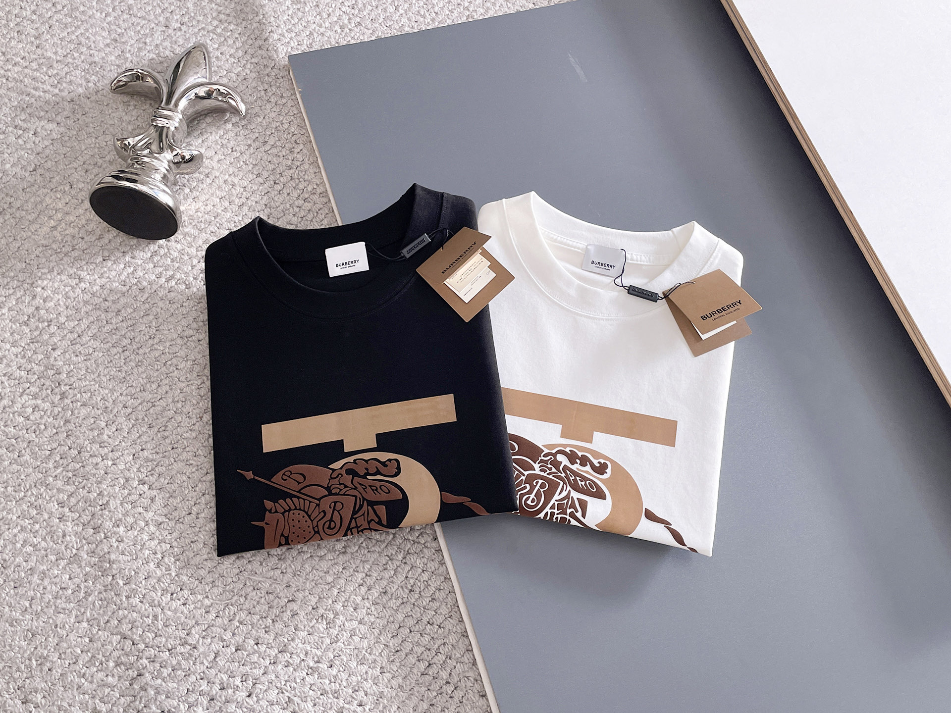 🖤Burberry/巴宝莉 2026年春夏新品上新 三标齐全 纯棉圆领短袖T恤 专柜码数：M-XXXL 