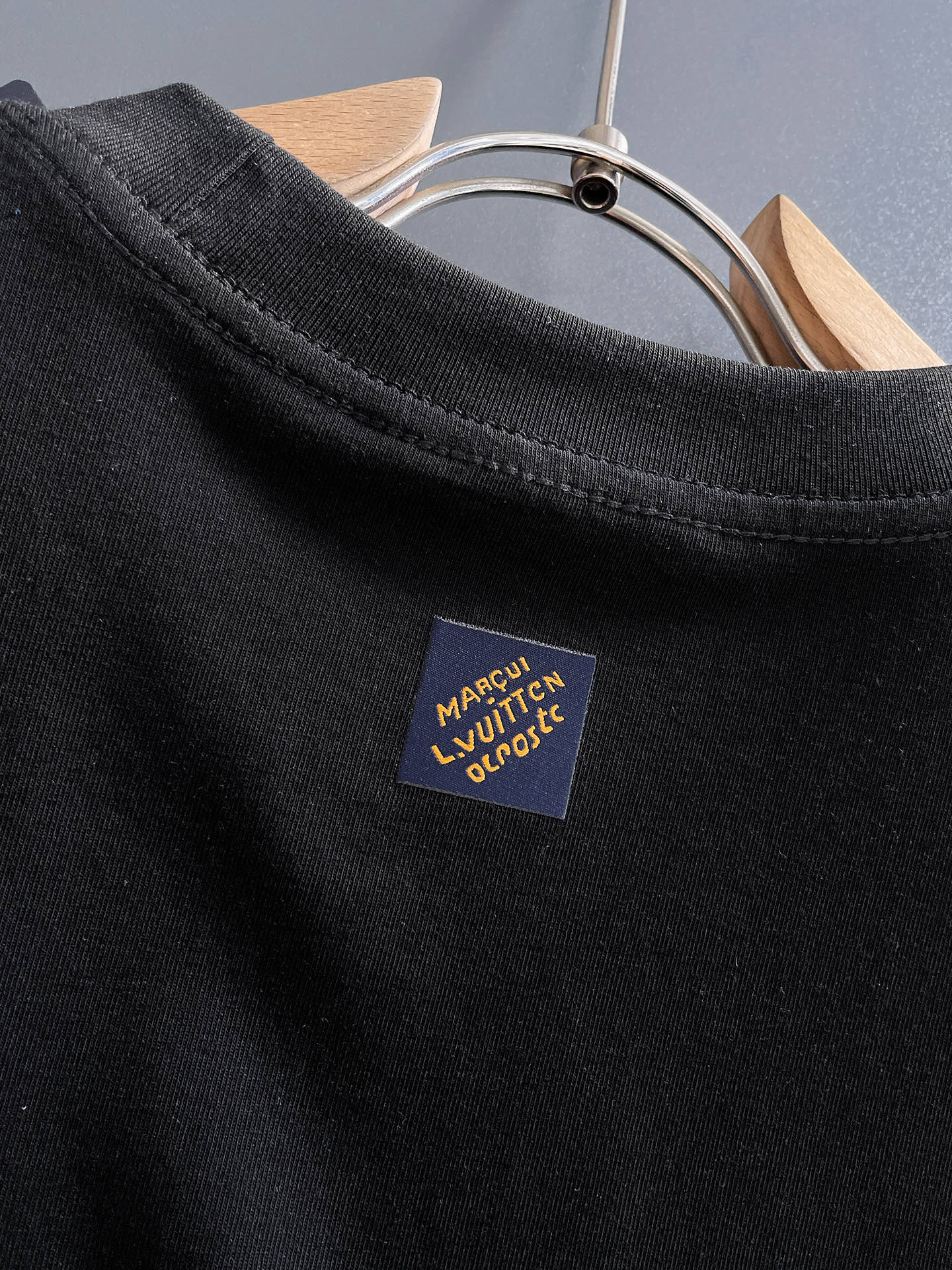 🖤LV/路易威登 2026年春夏新品上新 三标齐全 纯棉圆领短袖T恤 专柜码数：M-XXXL 175/1