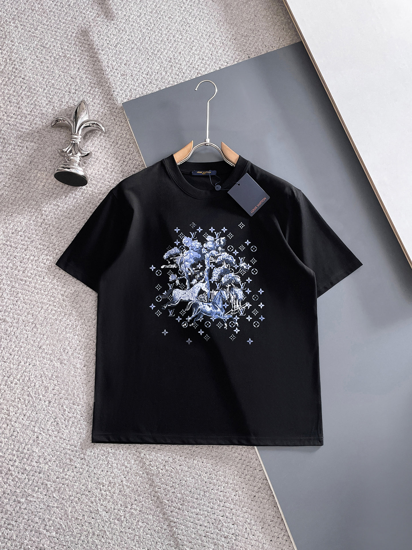 🖤LV/路易威登 2026年春夏新品上新 三标齐全 纯棉圆领短袖T恤 专柜码数：M-XXXL 175/1