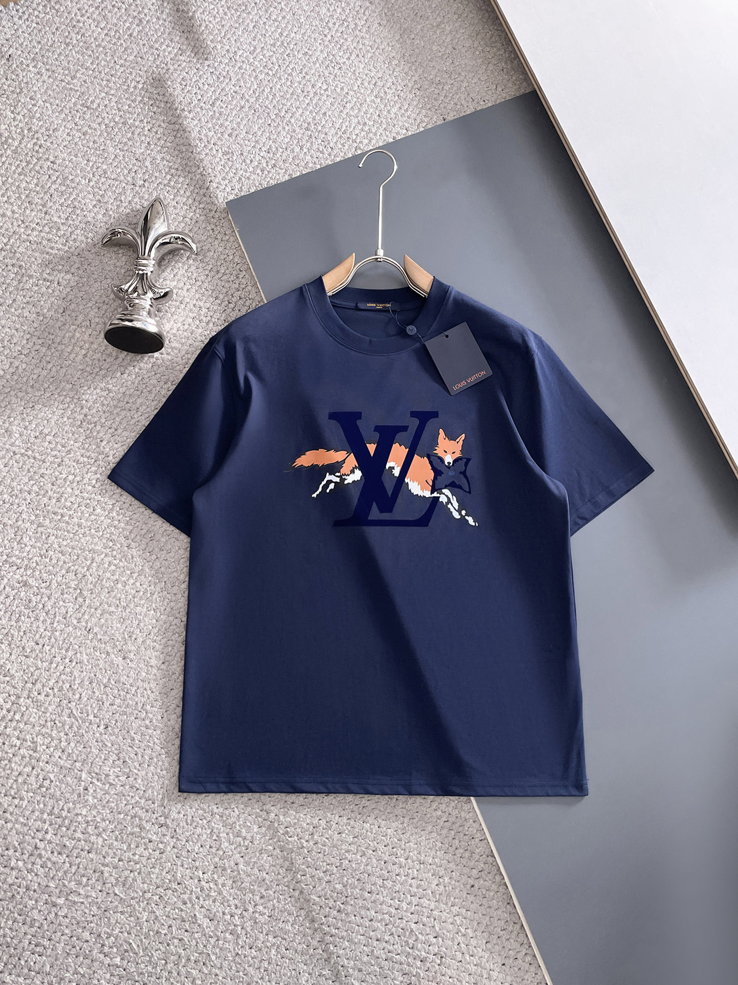 🖤LV/路易威登 2026年春夏新品上新 三标齐全 纯棉圆领短袖T恤 专柜码数：M-XXXL 175/1