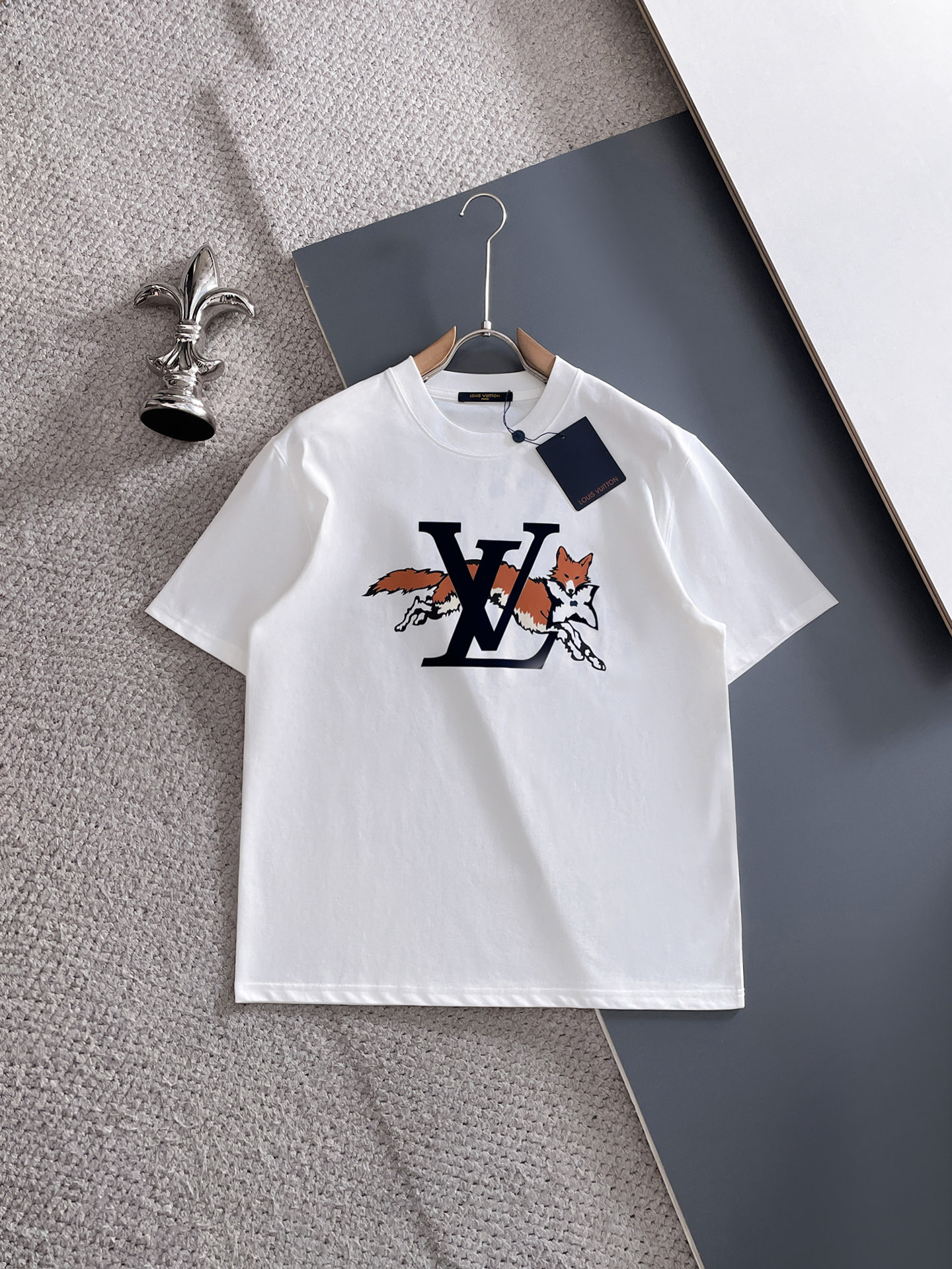 🖤LV/路易威登 2026年春夏新品上新 三标齐全 纯棉圆领短袖T恤 专柜码数：M-XXXL 175/1