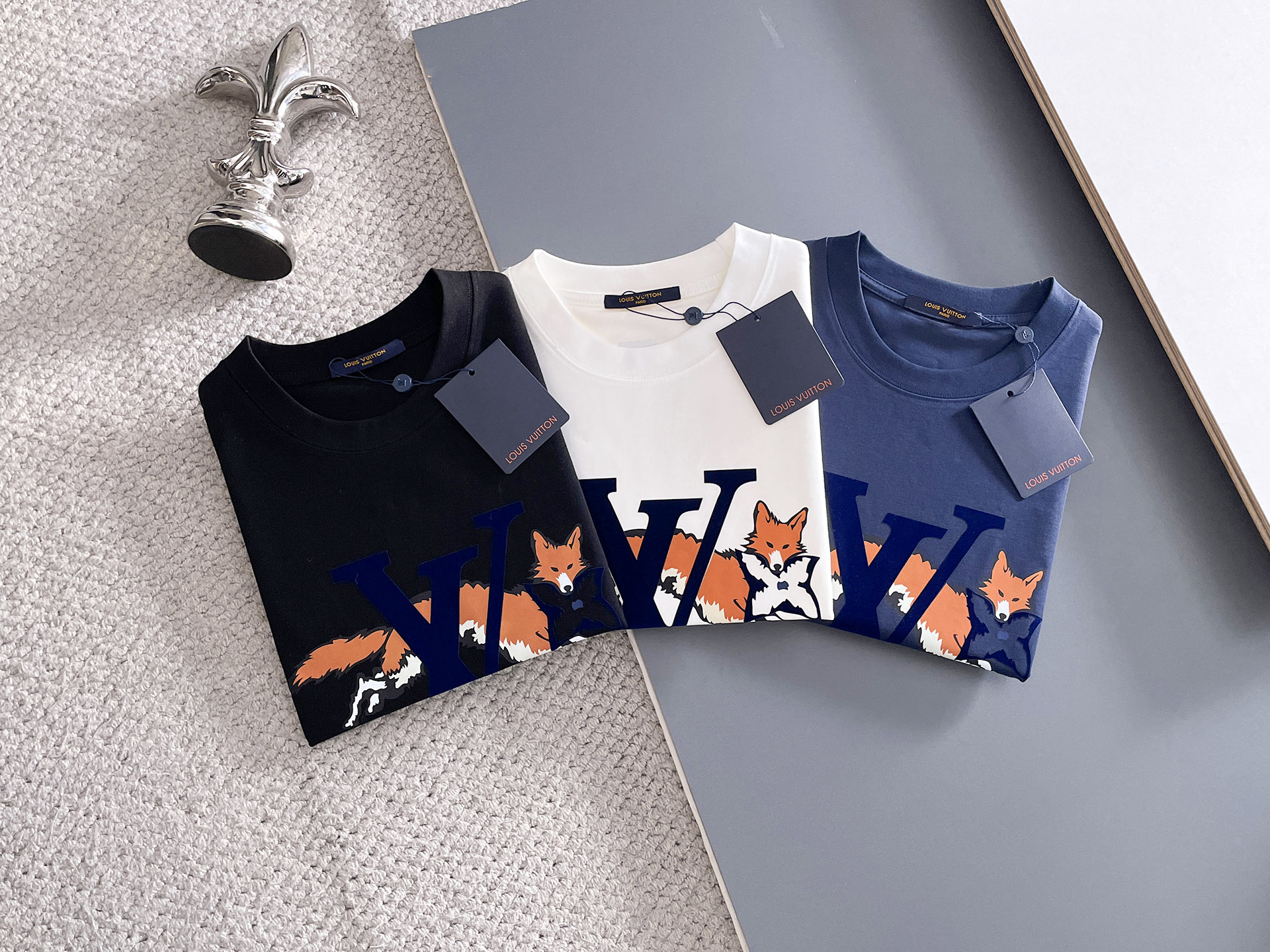 🖤LV/路易威登 2026年春夏新品上新 三标齐全 纯棉圆领短袖T恤 专柜码数：M-XXXL 175/1