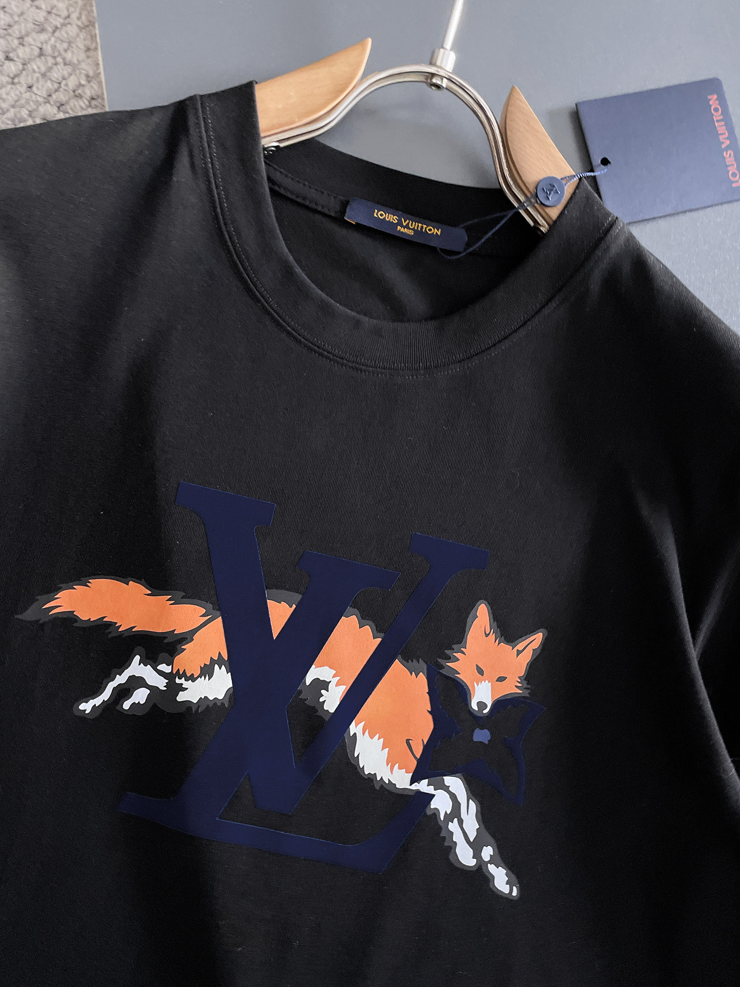🖤LV/路易威登 2026年春夏新品上新 三标齐全 纯棉圆领短袖T恤 专柜码数：M-XXXL 175/1
