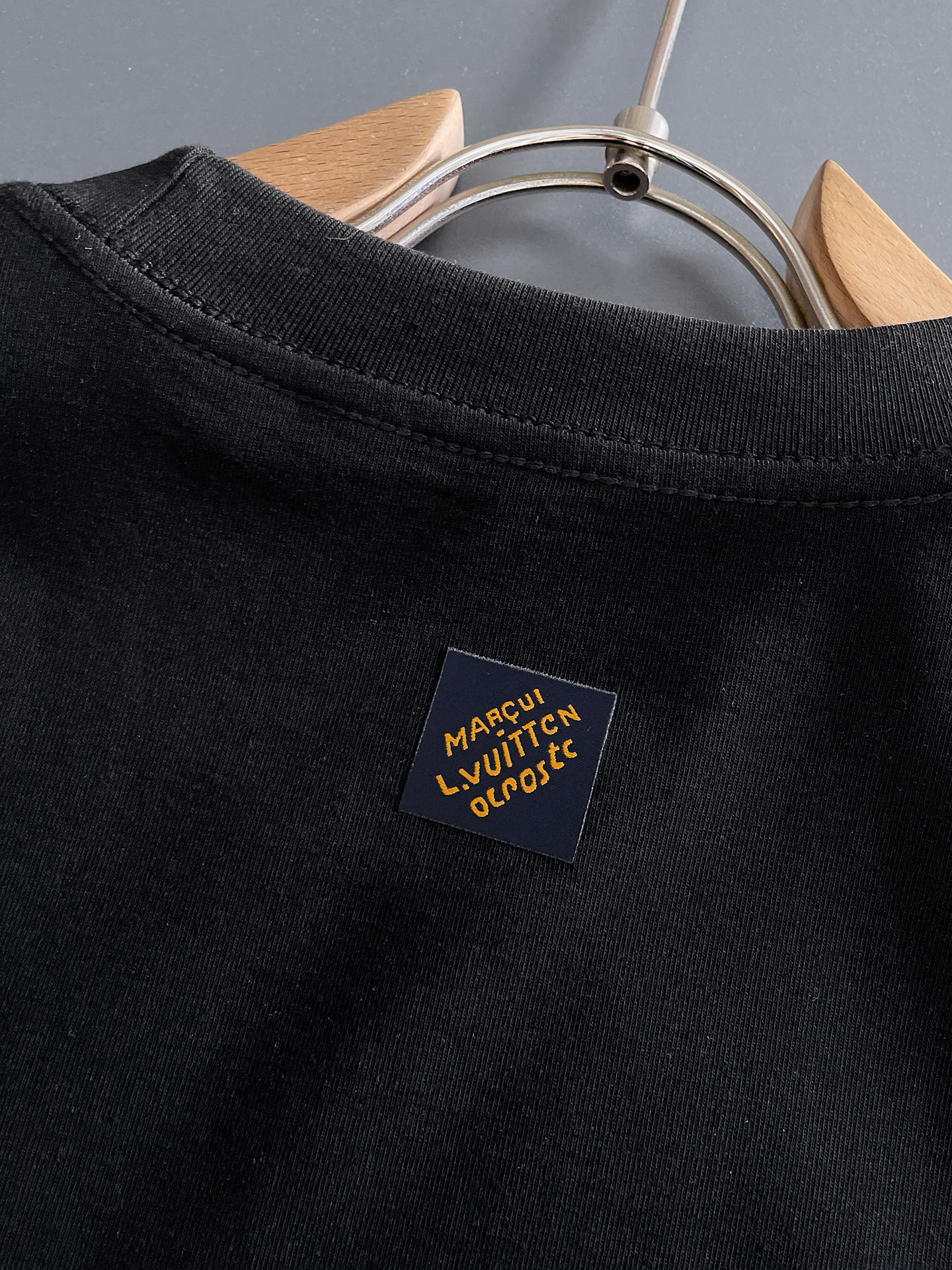 🖤LV/路易威登 2026年春夏新品上新 三标齐全 纯棉圆领短袖T恤 专柜码数：M-XXXL 175/1