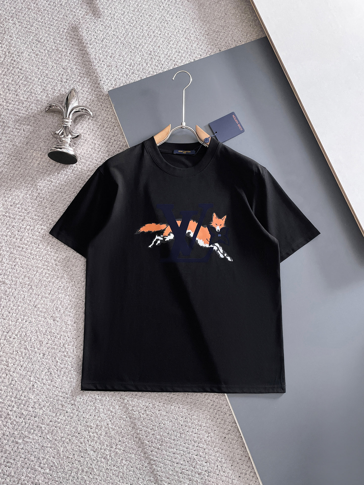 🖤LV/路易威登 2026年春夏新品上新 三标齐全 纯棉圆领短袖T恤 专柜码数：M-XXXL 175/1