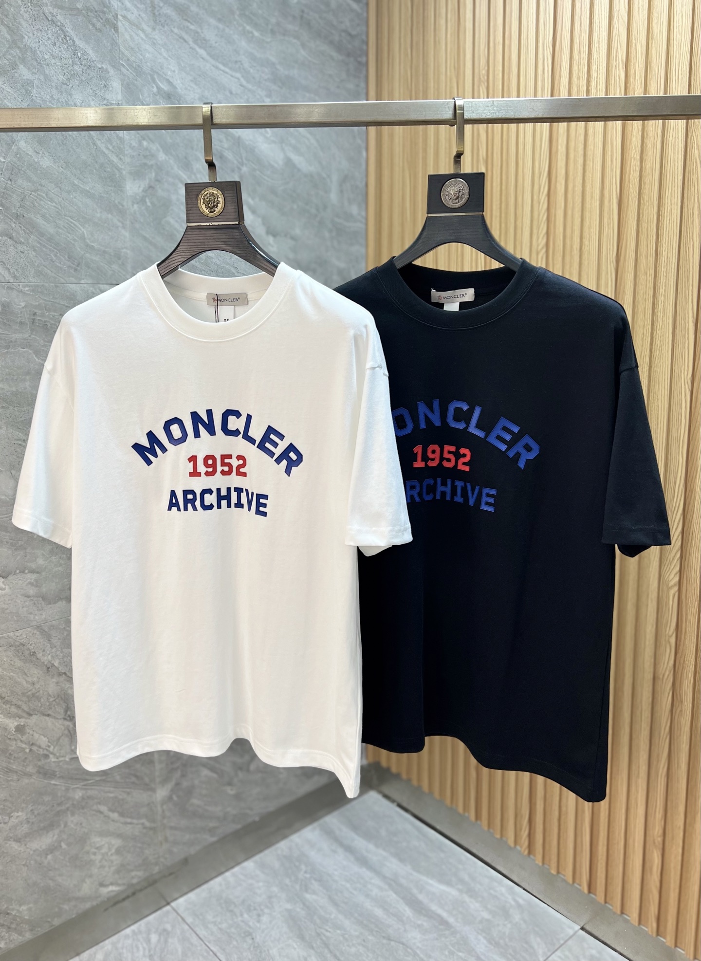 NO:848972,Moncler/Moncler 2026 spring and summer new products, complete with three labels, pure cotton round neck short-sleeved T-shirt, size M-XXXL / recommended L, slightly wide version, Moncler, T-shirt, tees, t-shirt,19860909Moncler/蒙口 2026年春夏新品上新 三标齐全 纯棉圆领短袖T恤 码数M-XXXL /建议L 微阔版型,,Moncler,T-shirt,tees，t-shirt,,Men's clothing