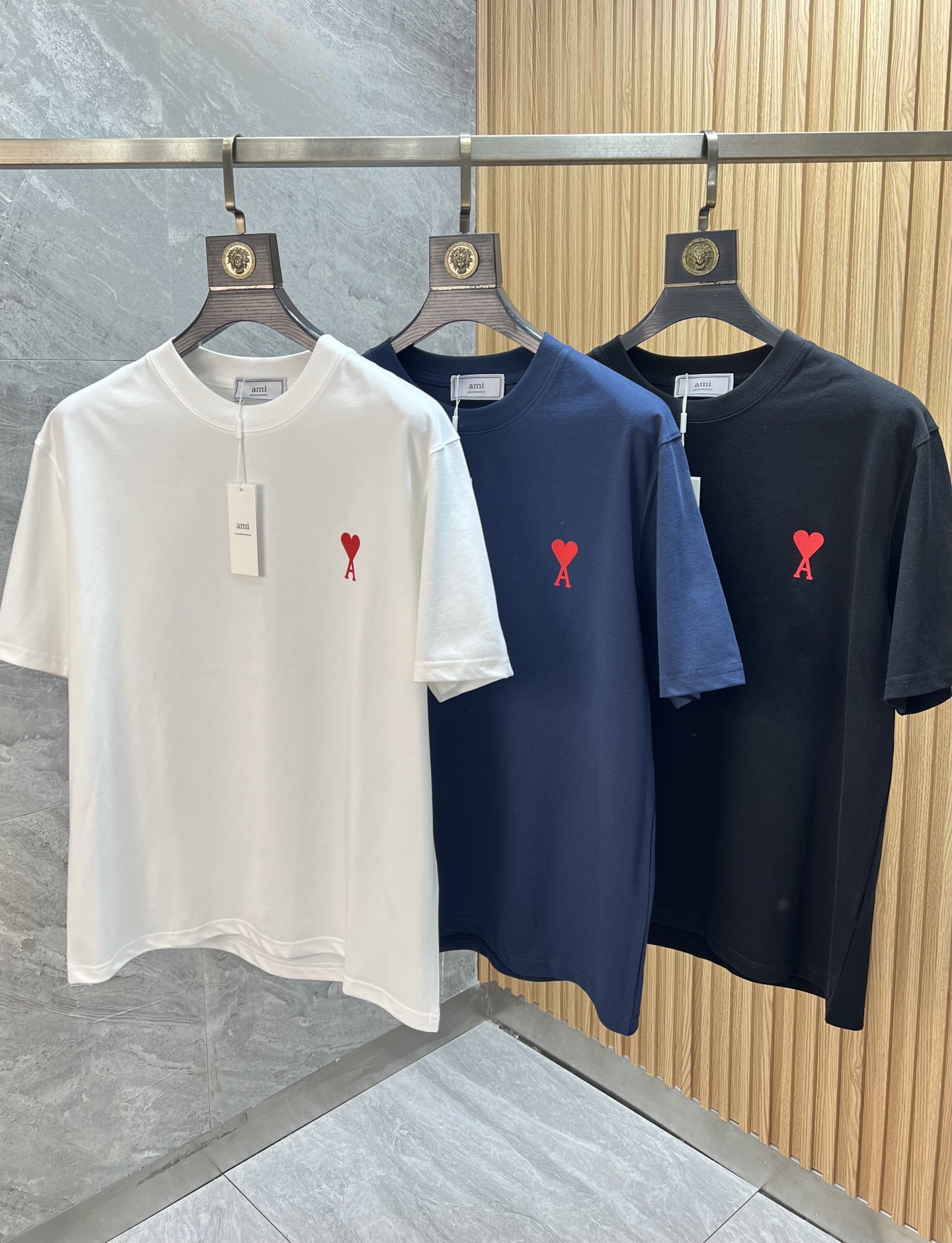 NO:848978,Ami 2026 spring and summer new products, complete with three standards, pure cotton round neck short-sleeved T-shirt, size M-XXXL / recommended L, slightly wide version, T-shirt, tees, t-shirt,19860909Ami 2026年春夏新品上新 三标齐全 纯棉圆领短袖T恤 码数M-XXXL /建议L 微阔版型,,T-shirt,tees，t-shirt,,Men's clothing