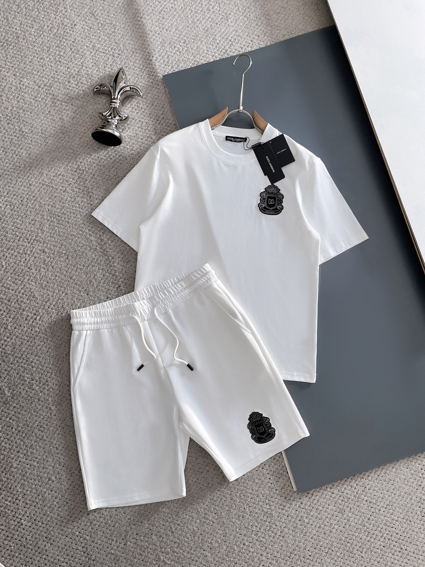 NO:744435,DG/Dolce & Gabbana 2026 spring and summer new products, complete with three standards, fashionable casual suits, counter size M-XXXL / recommended L,, Dolce&Gabbana,19860909DG/杜嘉班纳 2026春夏新品 三标齐全 时尚休闲套装 专柜码数 M-XXXL /建议L,,Dolce&Gabbana,,Men's clothing