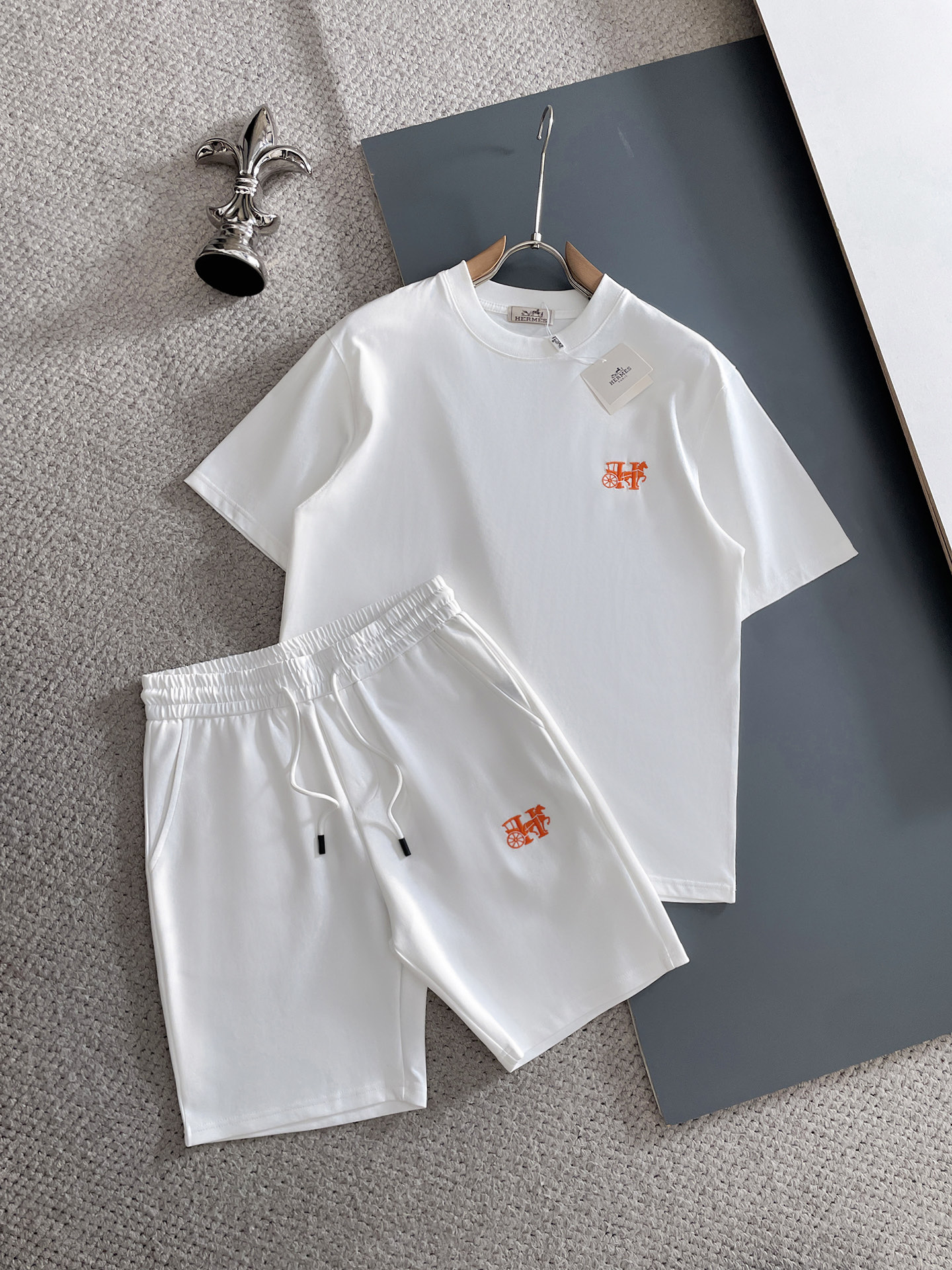 NO:744447,Hermes/Hermes 2026 spring and summer new products, complete with three standards, fashionable casual suits, counter size M-XXXL / recommended L,,hermes,hermes,19860909Hermes/爱马仕 2026春夏新品 三标齐全 时尚休闲套装 专柜码数 M-XXXL /建议L,,hermes,hermes,,Men's clothing