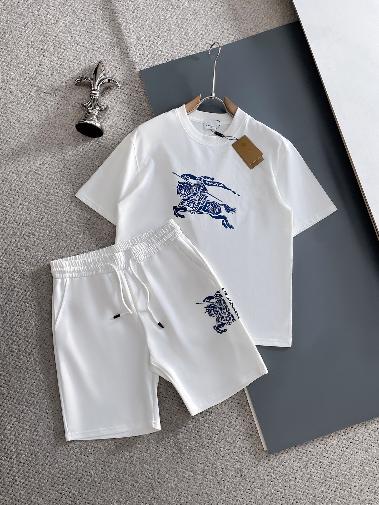 NO:744407,Burberry/Burberry 2026 spring and summer new products, complete with three standards, fashionable casual suits, counter size M-XXXL / recommended L,, burberry, burberry,19860909Burberry/巴宝莉 2026春夏新品 三标齐全 时尚休闲套装 专柜码数 M-XXXL /建议L,,burberry,burberry,,Men's clothing