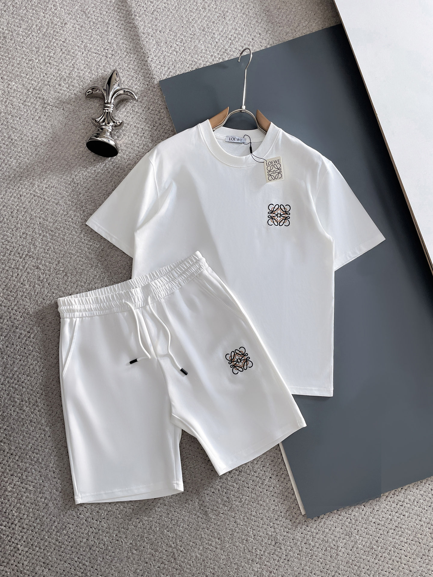 NO:744412,Loewe/Luoyiwei 2026 spring and summer new products, complete with three standards, fashionable casual suits, counter size M-XXXL / recommended L,,loewe,loewe,19860909Loewe/罗意威 2026春夏新品 三标齐全 时尚休闲套装 专柜码数 M-XXXL /建议L,,loewe,loewe,,Men's clothing