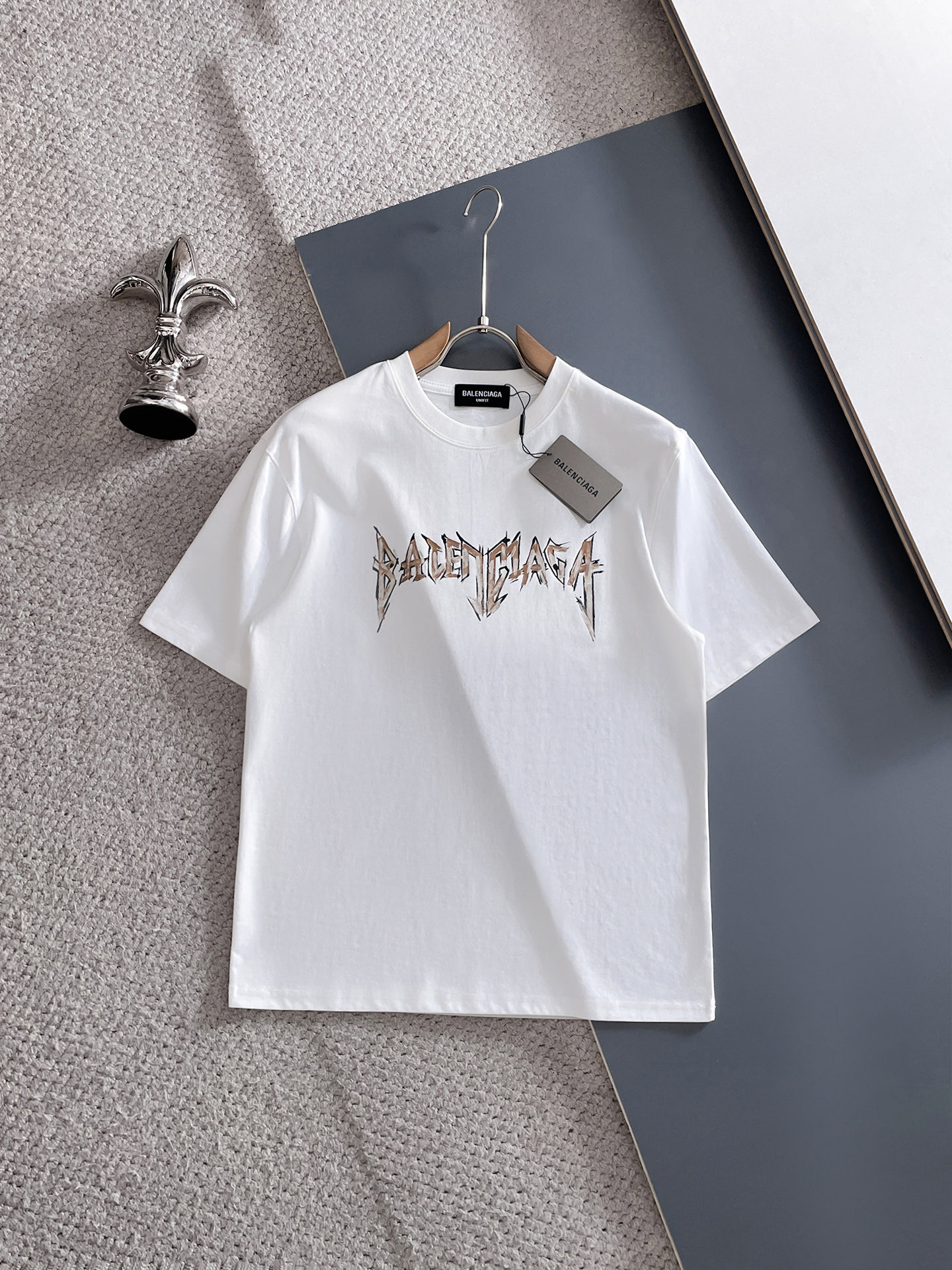 NO:933631,Balenciaga/Balenciaga 2026 spring and summer new products, complete with three labels, mercerized cotton round neck short-sleeved T-shirt, size M-XXXL / recommended L,, balenciaga, balenciaga, T-shirt, tees, t-shirt,19860909Balenciaga/巴黎世家 2026年春夏新品上新 三标齐全 丝光棉圆领短袖T恤 码数 M-XXXL /建议L,,balenciaga,balenciaga,T-shirt,tees，t-shirt,,Men's clothing