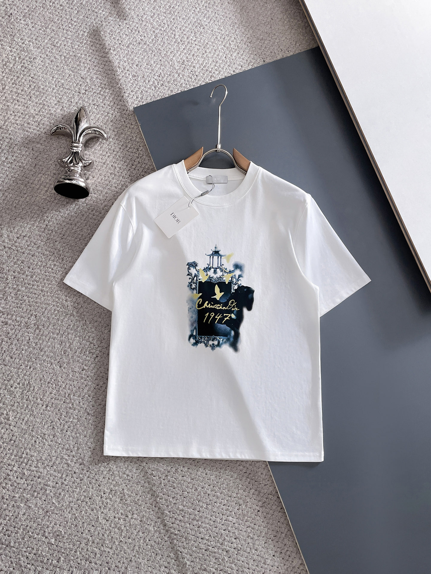 NO:933654,Dior/Dior 2026 spring and summer new products, complete with three standards, mercerized cotton round neck short-sleeved T-shirt, size M-XXXL / recommended L,, dior, dior, T-shirt, tees, t-shirt,19860909Dior/迪奥 2026年春夏新品上新 三标齐全 丝光棉圆领短袖T恤 码数 M-XXXL /建议L,,dior,dior,T-shirt,tees，t-shirt,,Men's clothing