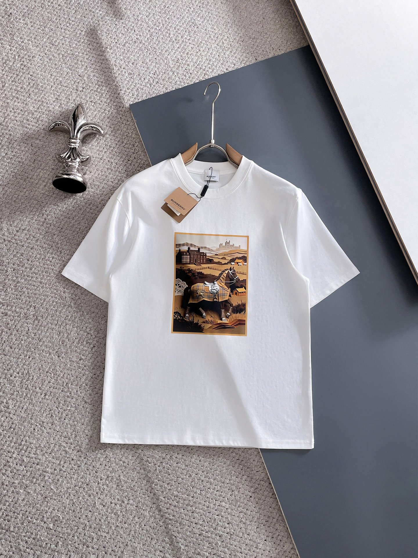 NO:933672,Burberry/Burberry 2026 spring and summer new products, complete with three standards, mercerized cotton round neck short-sleeved T-shirt, size M-XXXL / recommended L,, burberry, burberry, T-shirt, tees, t-shirt,19860909Burberry/巴宝莉 2026年春夏新品上新 三标齐全 丝光棉圆领短袖T恤 码数 M-XXXL /建议L,,burberry,burberry,T-shirt,tees，t-shirt,,Men's clothing