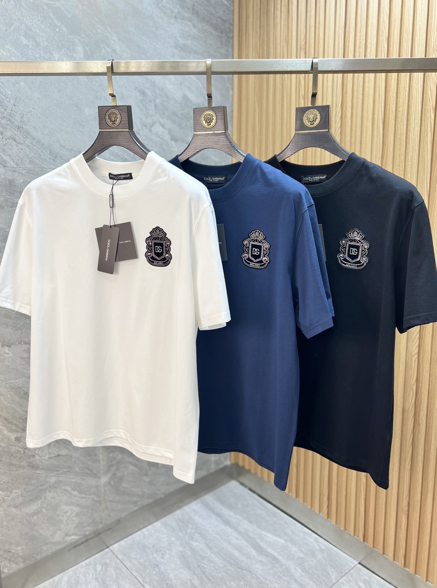 NO:760259,DG/Dolce & Gabbana 2026 spring and summer new products, complete with three standards, pure cotton round neck short-sleeved T-shirt, size M-XXXL 175/140, recommended L,, Dolce&Gabbana, T-shirt, tees, t-shirt,19860909DG/杜嘉班纳 2026春夏新品上新 三标齐全 纯棉圆领短袖T恤 码数M-XXXL 175/140建议L,,Dolce&Gabbana,T-shirt,tees，t-shirt,,Men's clothing