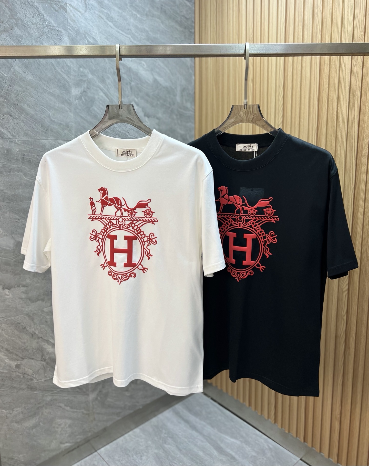 NO:760285,Hermes/Hermes 2026 spring and summer new products, complete with three standards, pure cotton round neck short-sleeved T-shirt, size M-XXXL 175/140, recommended L,, hermes, hermes, T-shirt, tees, t-shirt,19860909Hermes/爱马仕 2026春夏新品上新 三标齐全 纯棉圆领短袖T恤 码数M-XXXL 175/140建议L,,hermes,hermes,T-shirt,tees，t-shirt,,Men's clothing