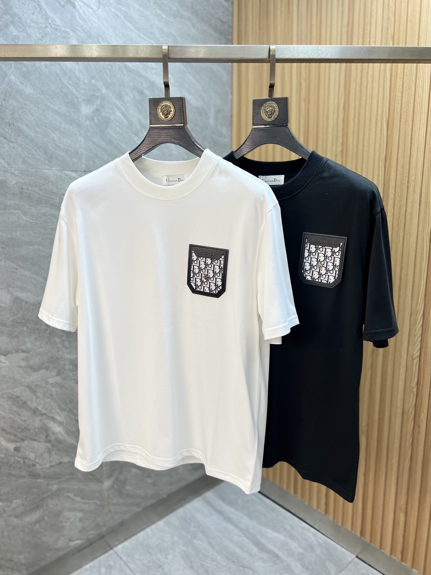 NO:760317,Dior/Dior 2026 spring and summer new products, complete with three standards, pure cotton round neck short-sleeved T-shirt, size M-XXXL 175/140, recommended L,, dior, dior, T-shirt, tees, t-shirt,19860909Dior/迪奥 2026春夏新品上新 三标齐全 纯棉圆领短袖T恤 码数M-XXXL 175/140建议L,,dior,dior,T-shirt,tees，t-shirt,,Men's clothing