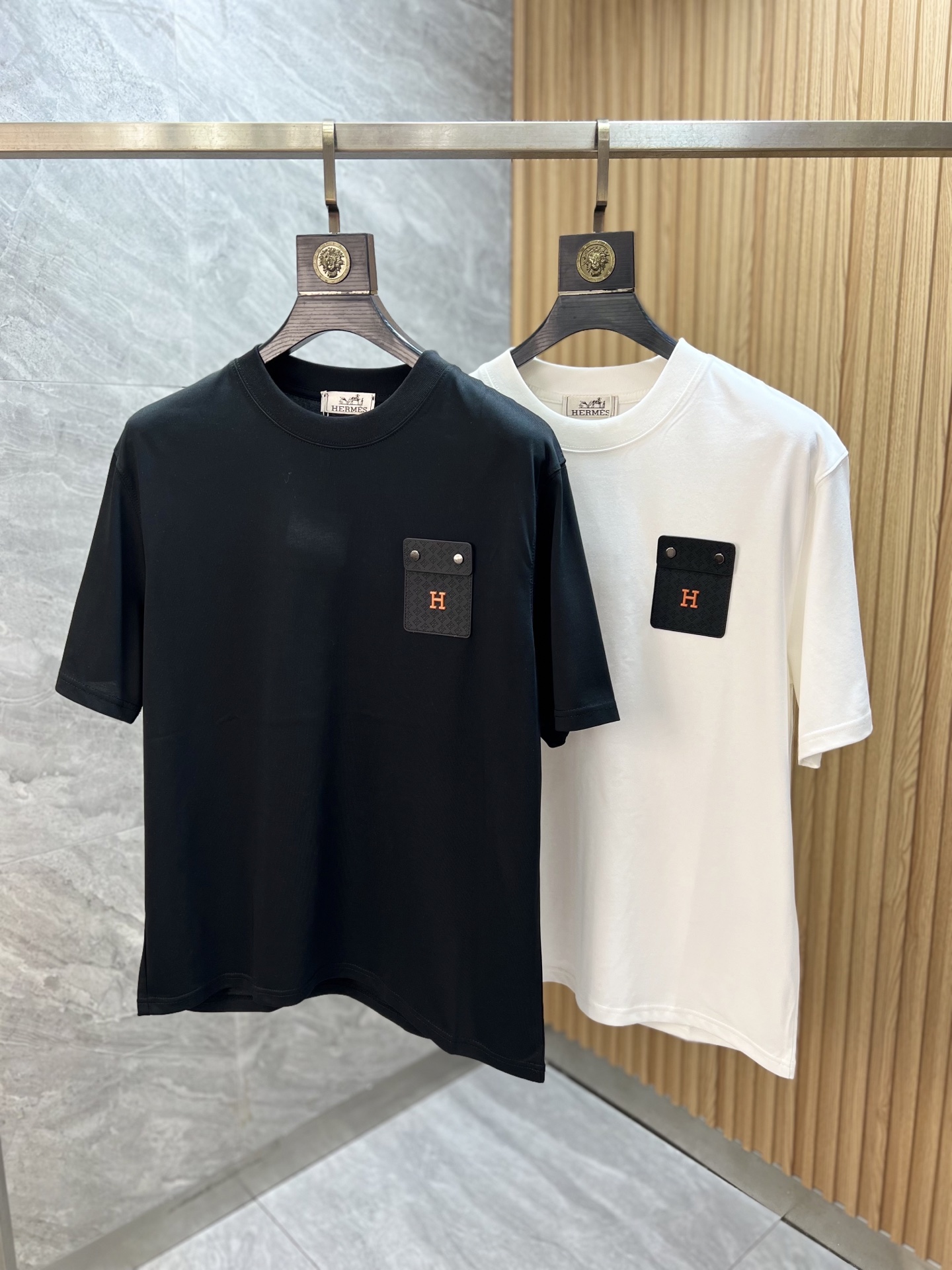 NO:760324,Hermes/Hermes 2026 spring and summer new products, complete with three standards, pure cotton round neck short-sleeved T-shirt, size M-XXXL 175/140, recommended L,, hermes, hermes, T-shirt, tees, t-shirt,19860909Hermes/爱马仕 2026春夏新品上新 三标齐全 纯棉圆领短袖T恤 码数M-XXXL 175/140建议L,,hermes,hermes,T-shirt,tees，t-shirt,,Men's clothing