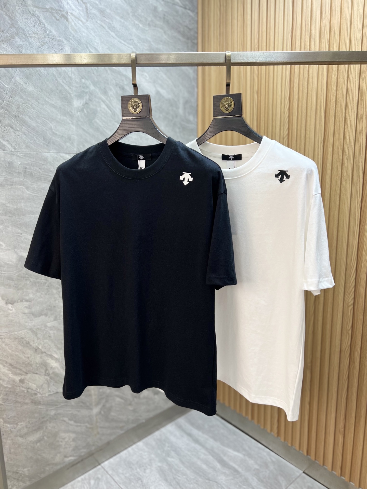 NO:760329,Descente 2026 spring and summer new products, complete with three standards, pure cotton round neck short-sleeved T-shirt, size M-XXXL 175/140, recommended L,, T-shirt, tees, t-shirt,19860909迪桑特 2026春夏新品上新 三标齐全 纯棉圆领短袖T恤 码数M-XXXL 175/140建议L,,T-shirt,tees，t-shirt,,Men's clothing